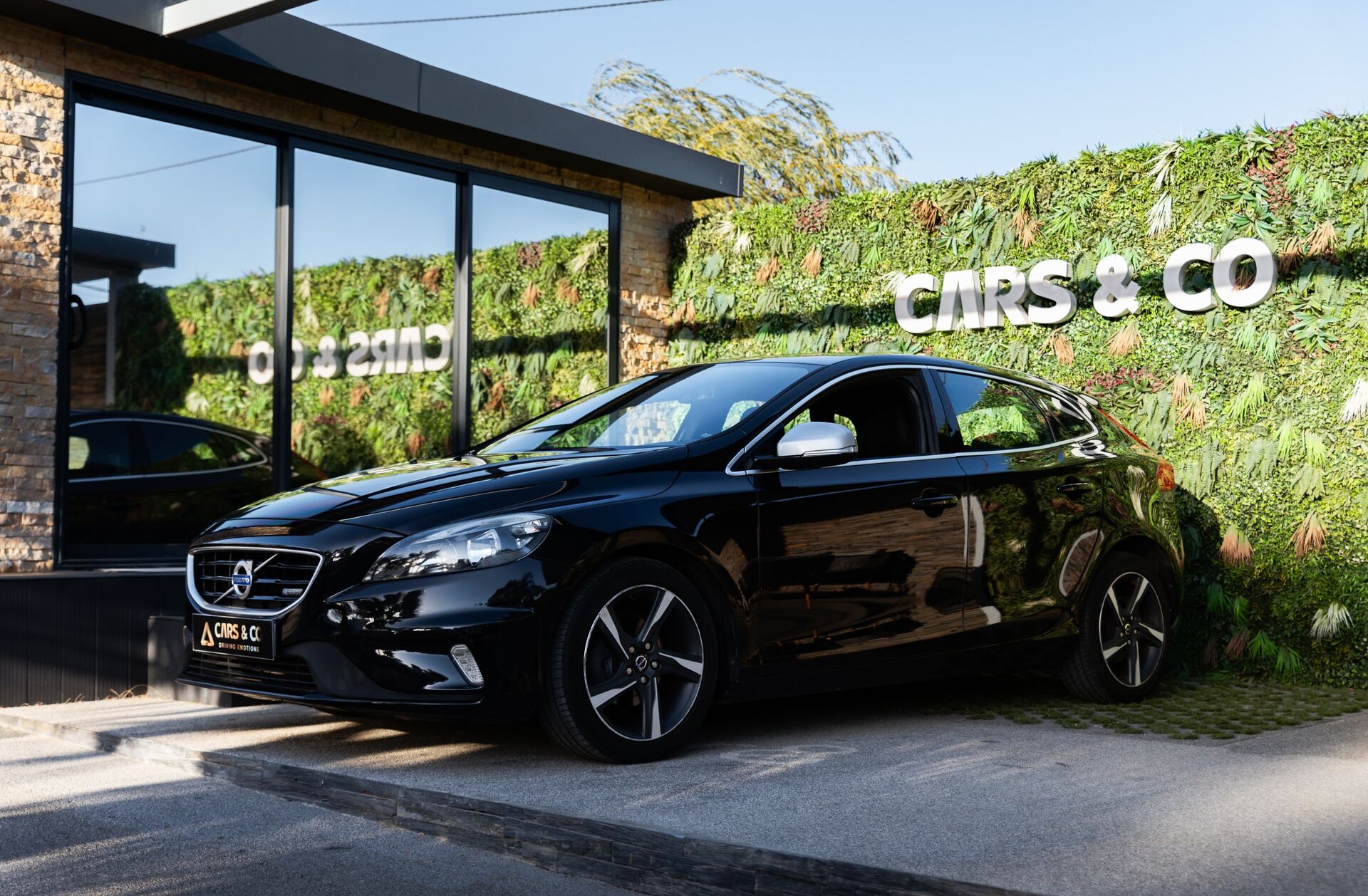 VOLVO V40 1.6 D2 R-Design