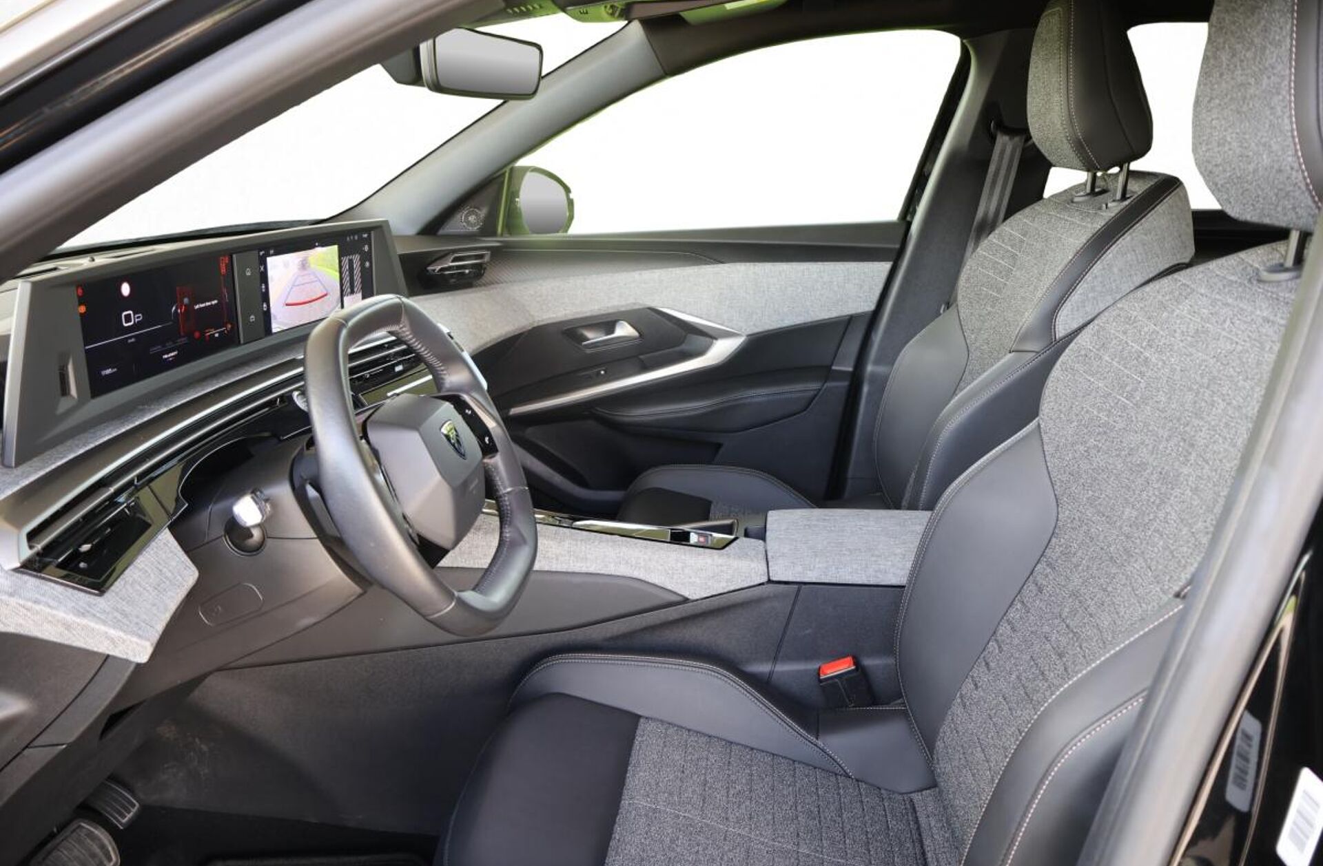 PEUGEOT 5008 1.2 Hybrid Allure e-DCS6