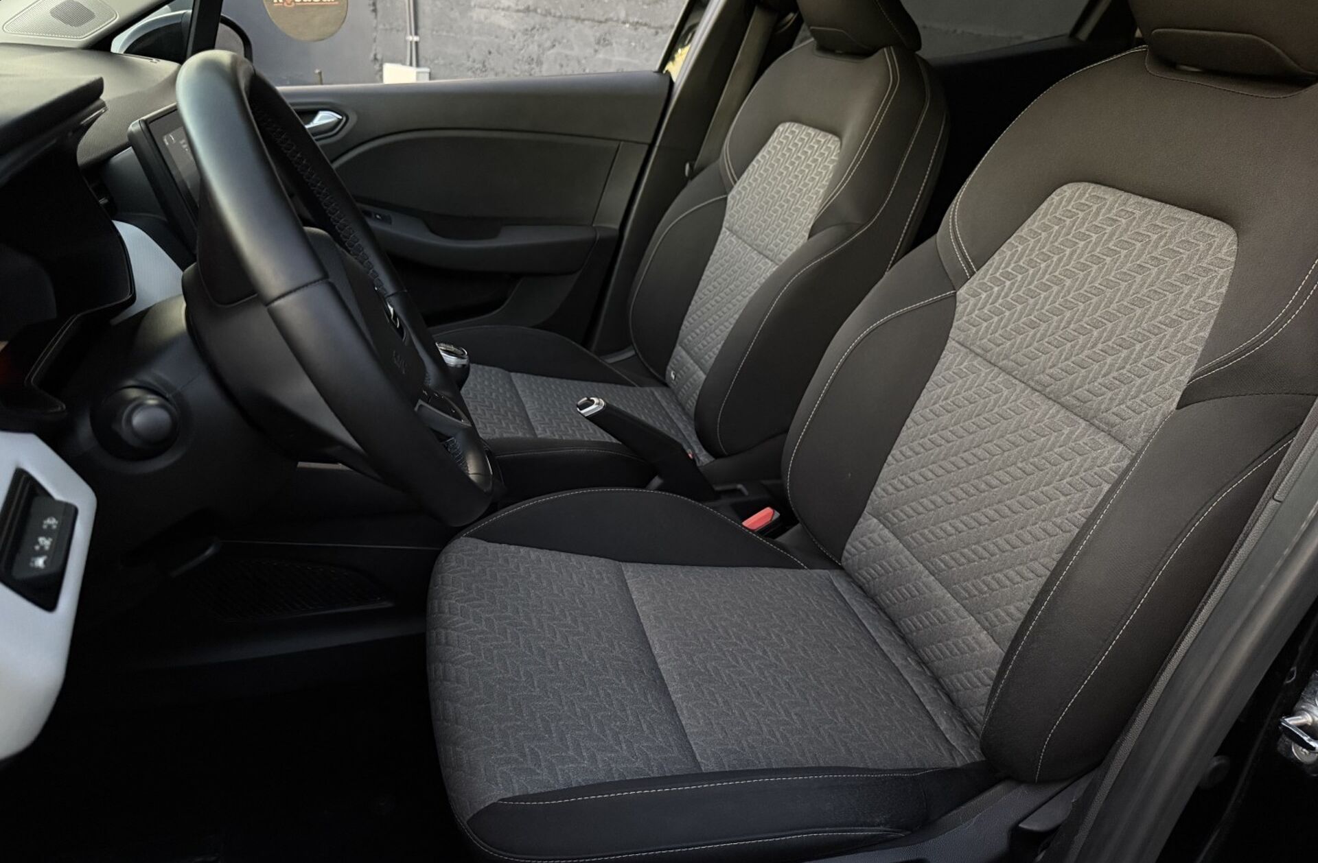 RENAULT Clio 1.0 TCe Limited Bi-Fuel