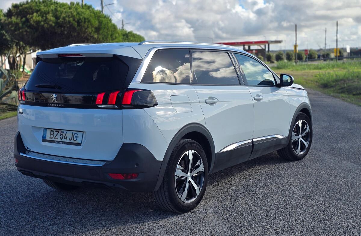 PEUGEOT 5008 1.5 BlueHDi GT Line
