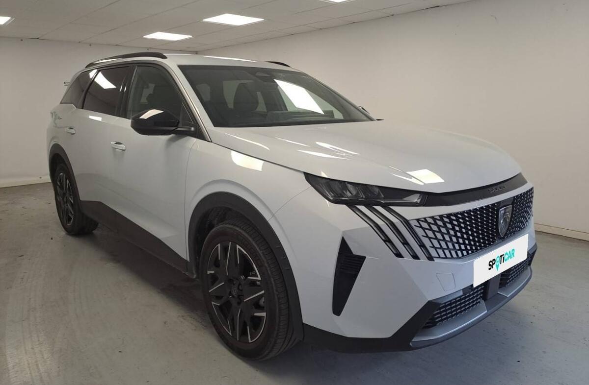 PEUGEOT 5008 1.2 Hybrid Allure e-DCS6