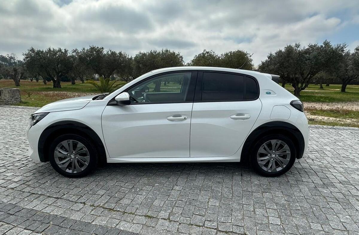 PEUGEOT 208 e- 50 kWh Active Pack