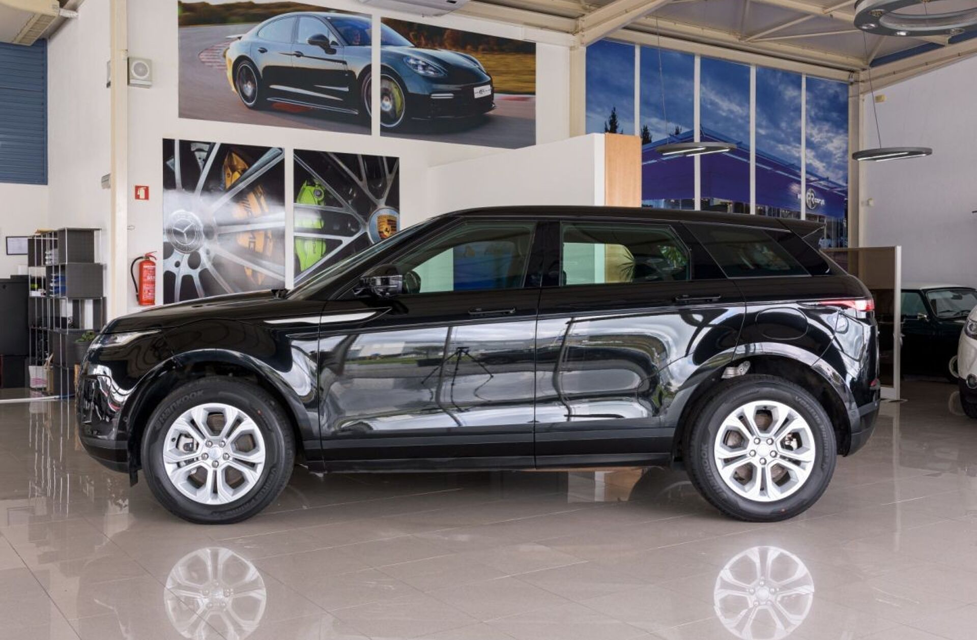 LAND ROVER Range Rover Evoque 1.5 P300e AWD SE Auto