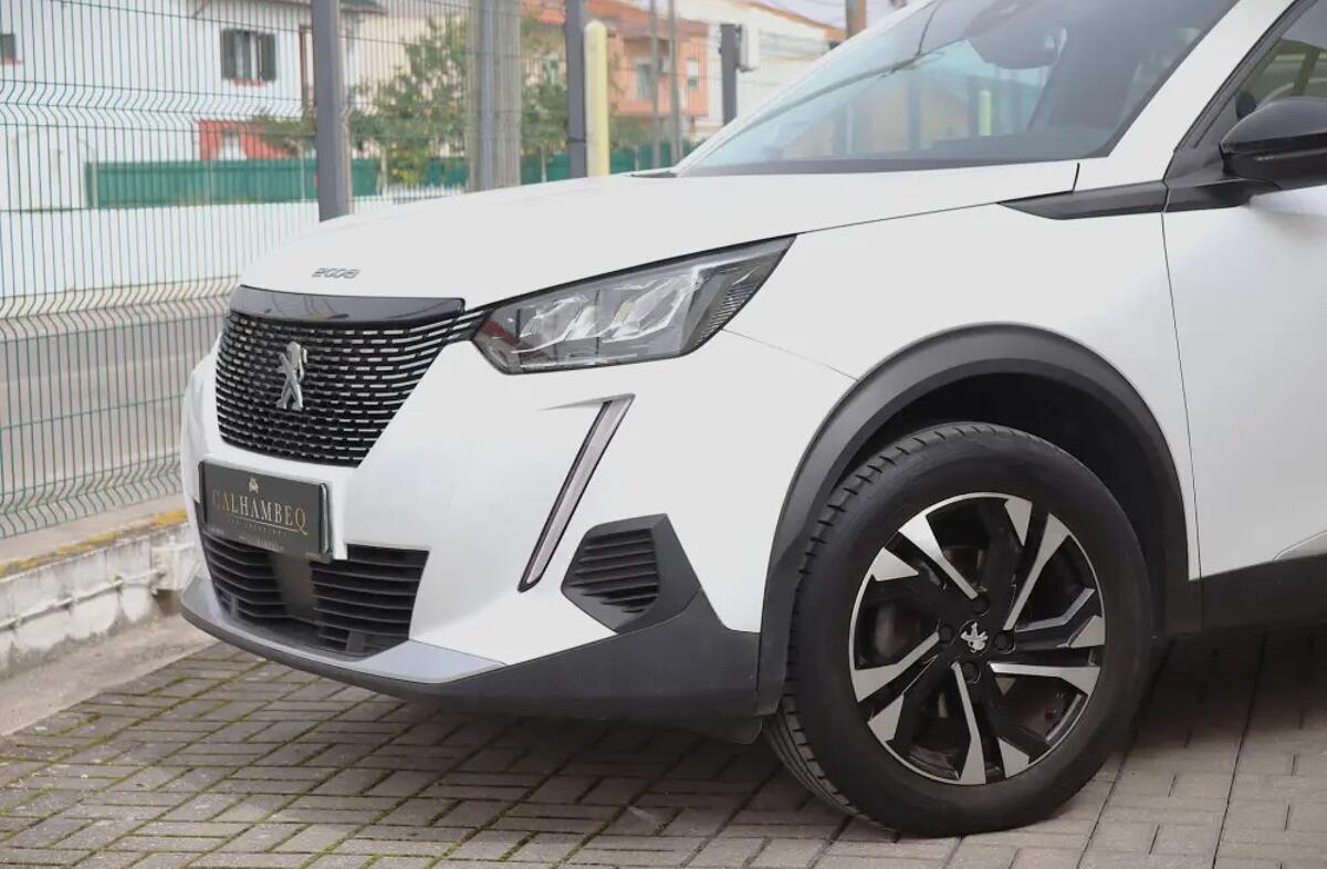 PEUGEOT 2008 1.2 PureTech Allure