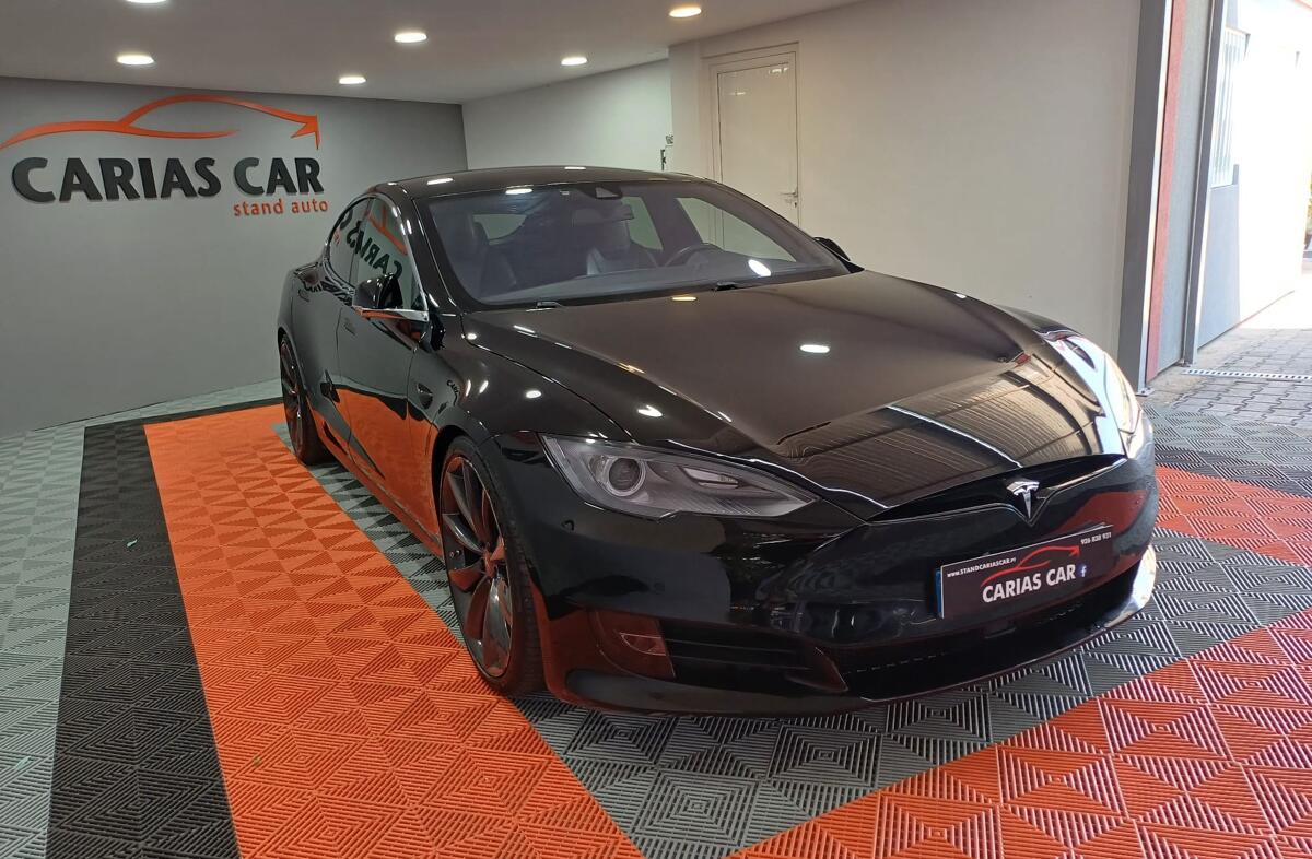 TESLA Model S P85D