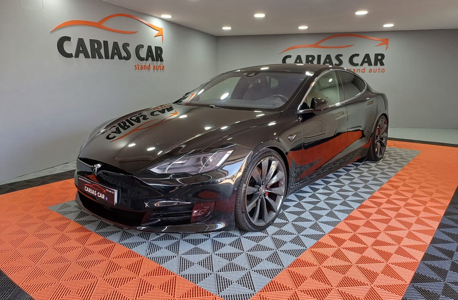 TESLA Model S P85D