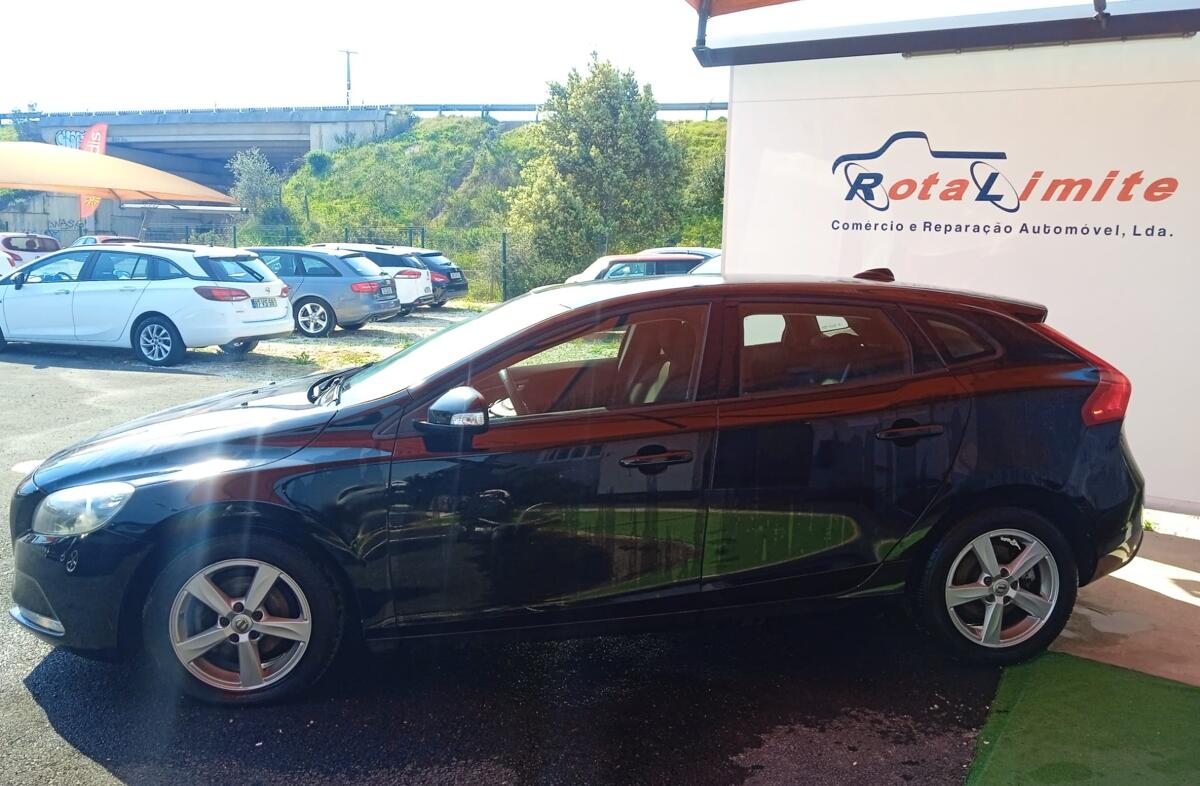 VOLVO V40 2.0 D2 Momentum