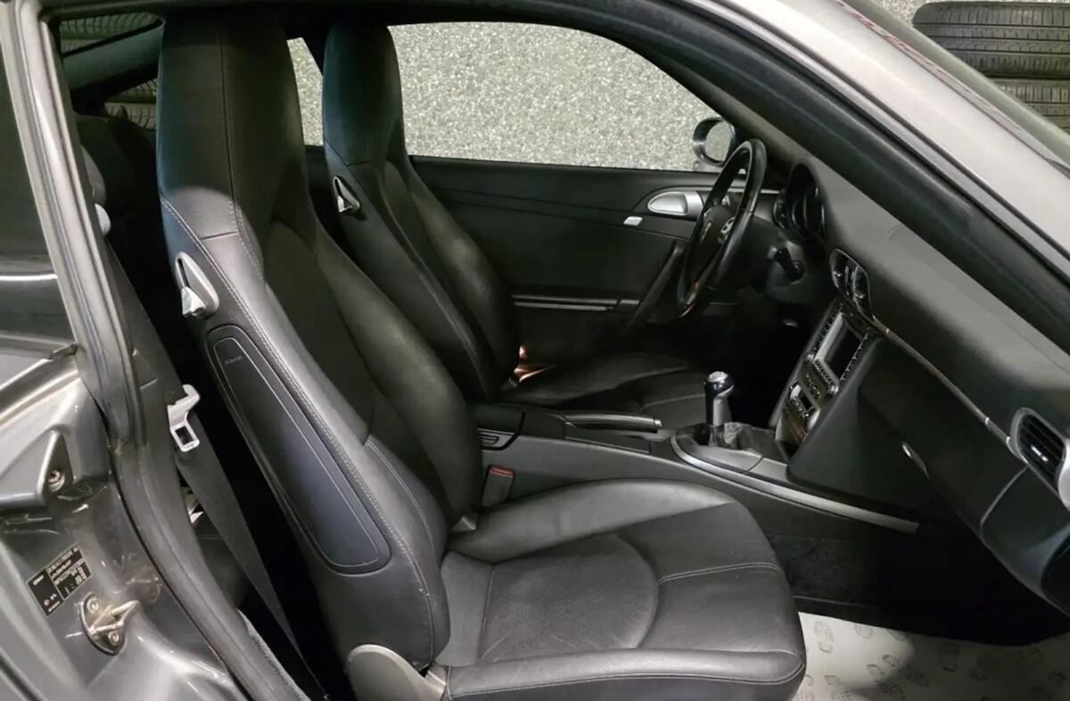 PORSCHE 911 Carrera 4 S