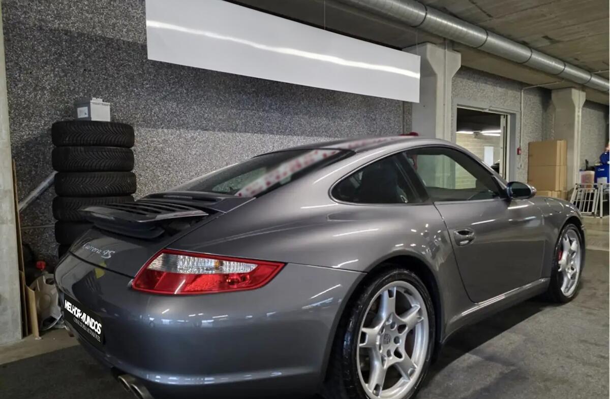 PORSCHE 911 Carrera 4 S