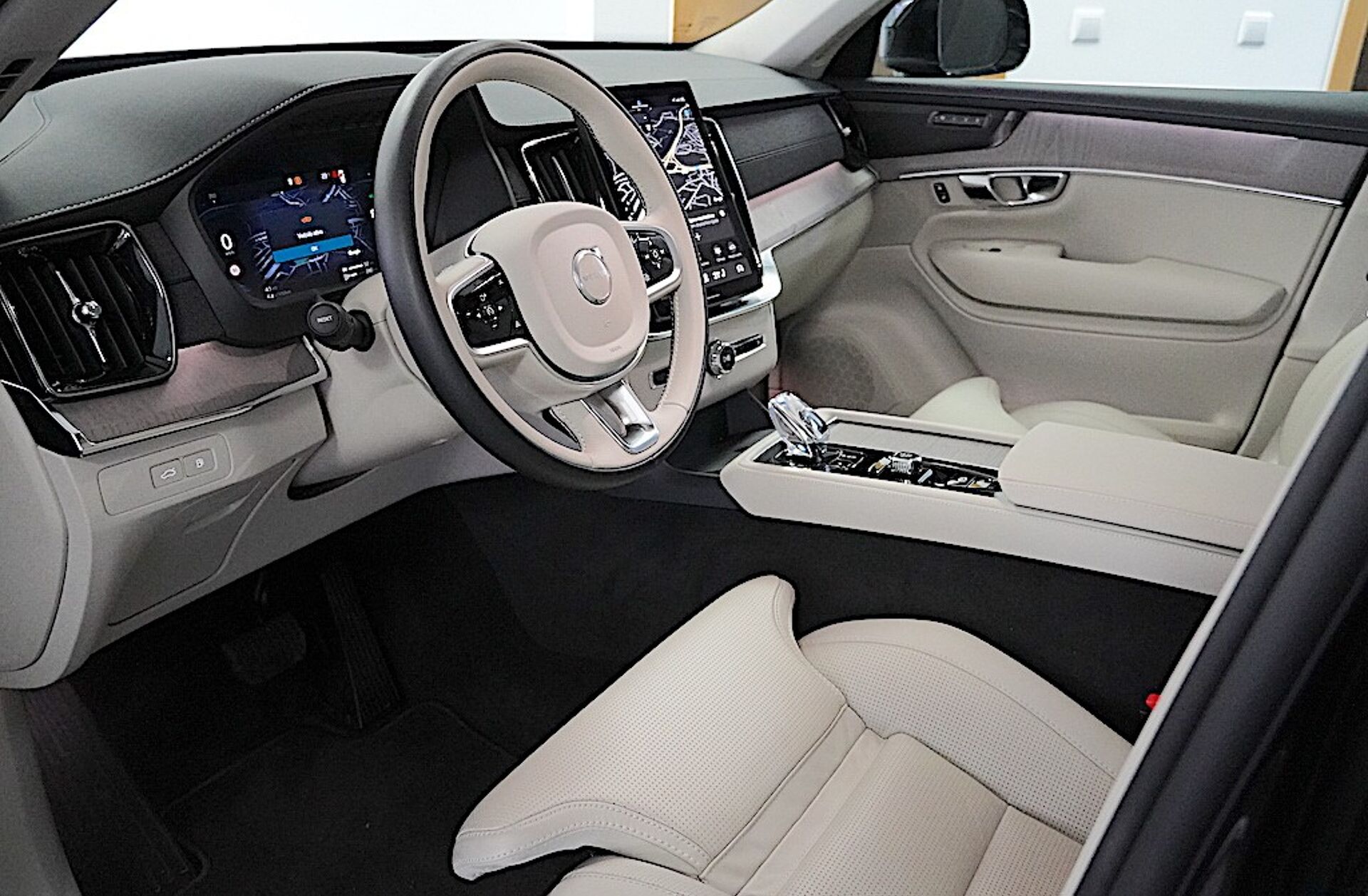 VOLVO XC90 2.0 T8 PHEV Plus Bright AWD