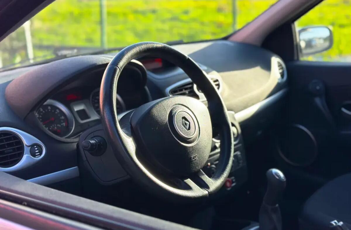 RENAULT Clio 1.2 16V SE Storia Confort