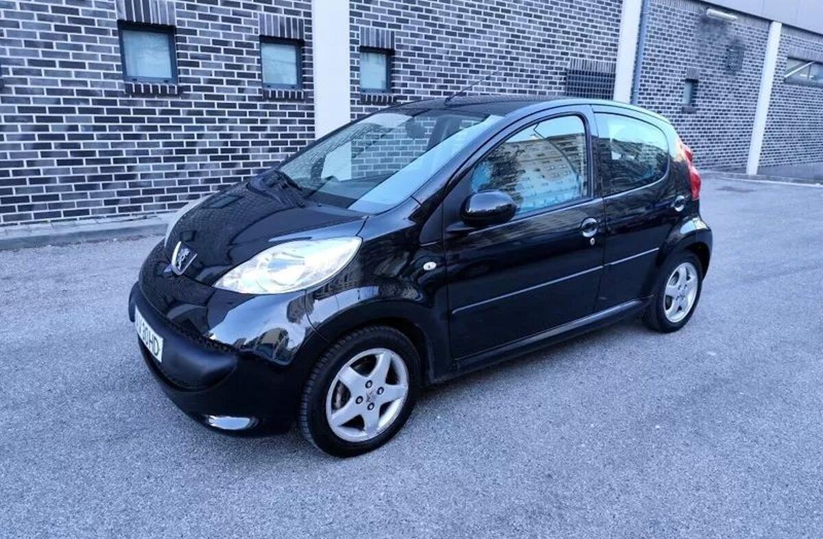 PEUGEOT 107 1.0 Urban