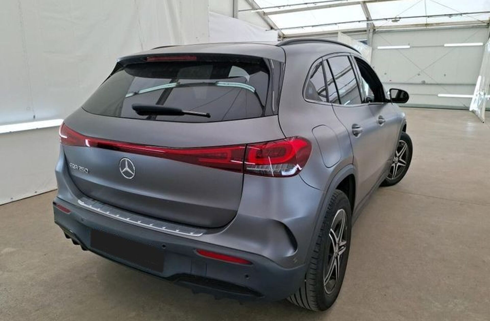 MERCEDES EQA 250+ AMG Line