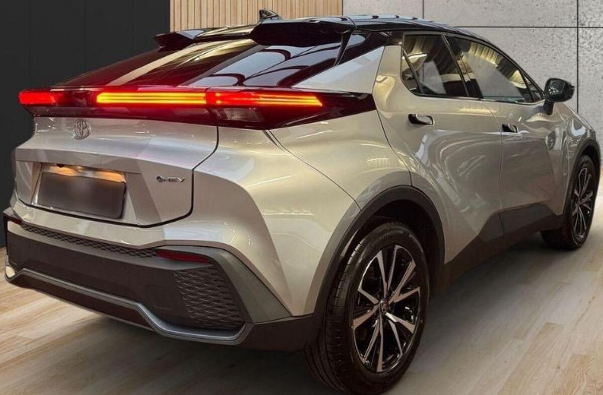 TOYOTA C-HR 1.8 Hybrid Square Collection