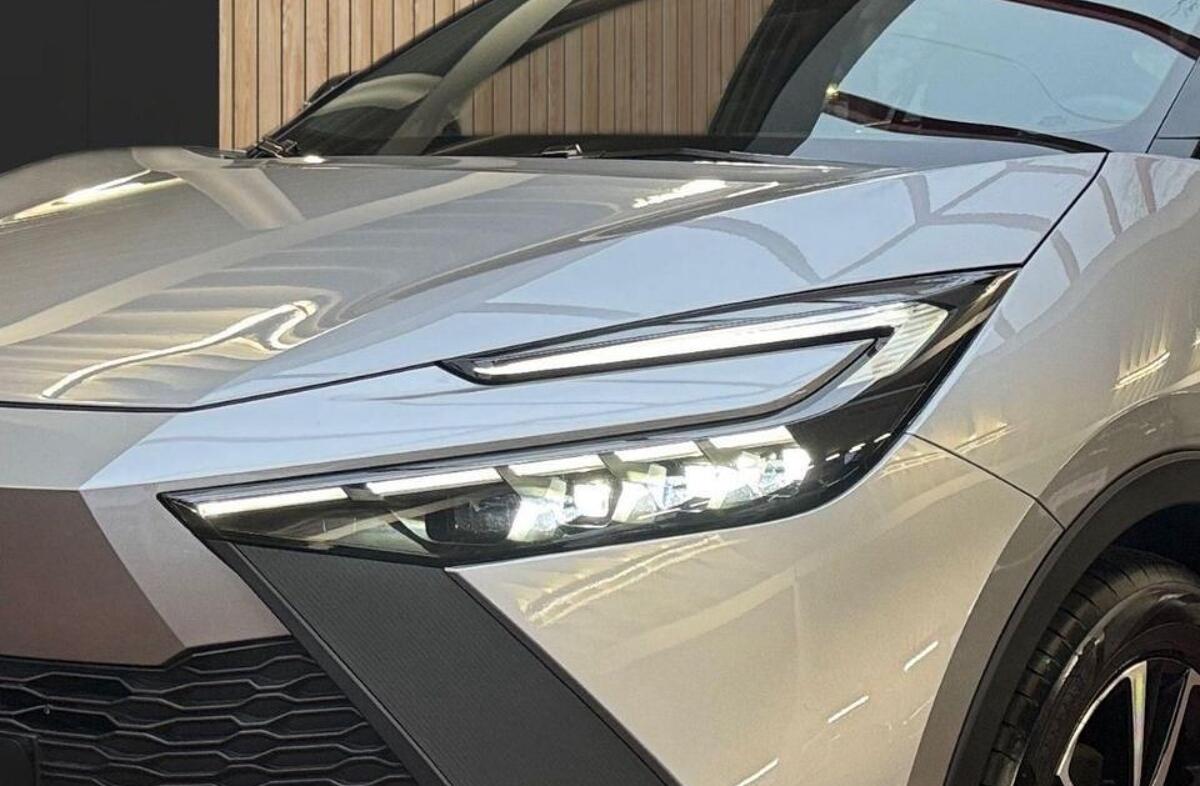 TOYOTA C-HR 1.8 Hybrid Square Collection