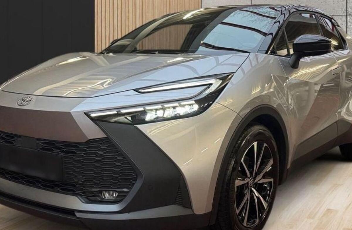 TOYOTA C-HR 1.8 Hybrid Square Collection