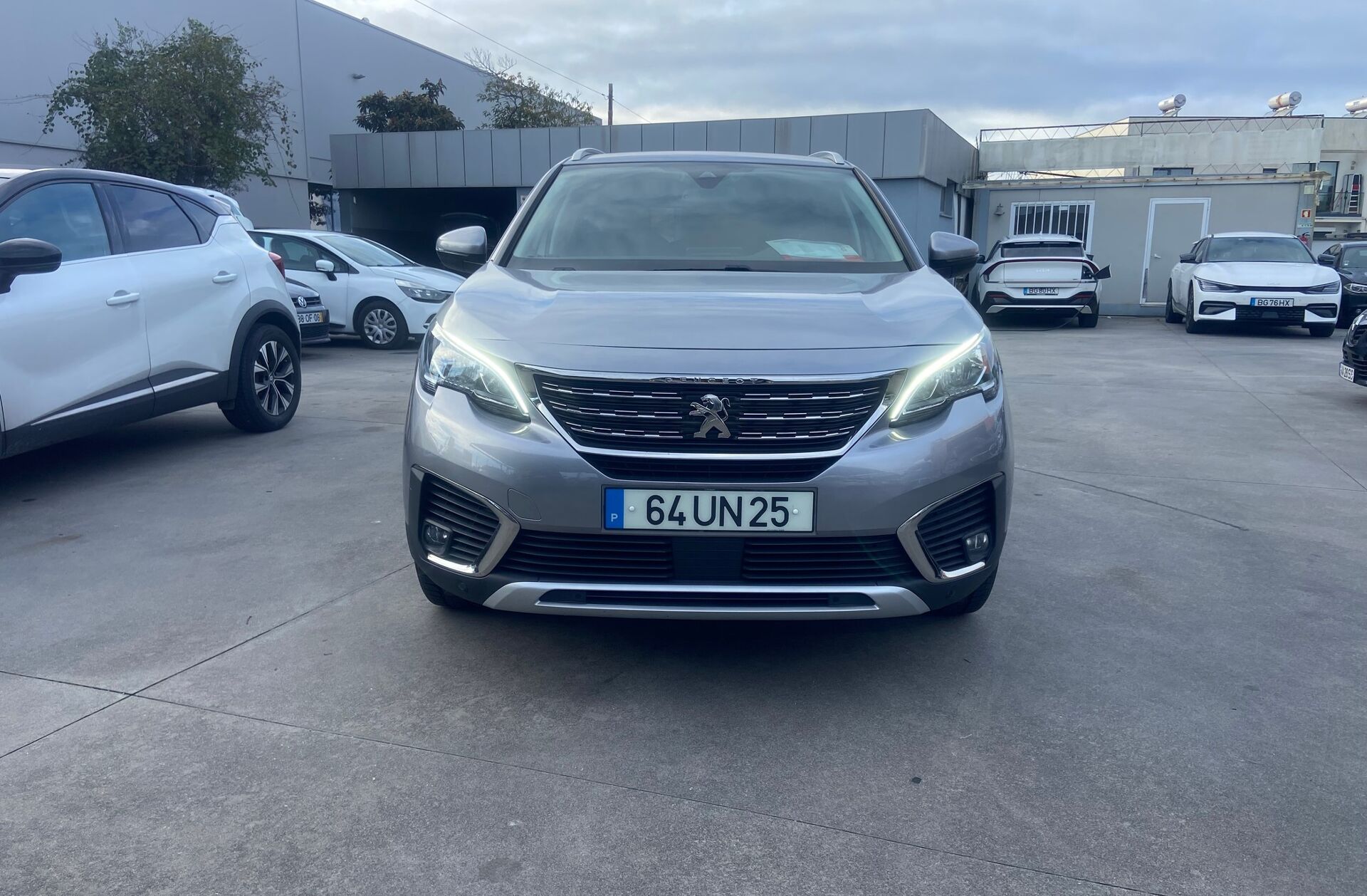 PEUGEOT 5008 1.6 BlueHDi Allure