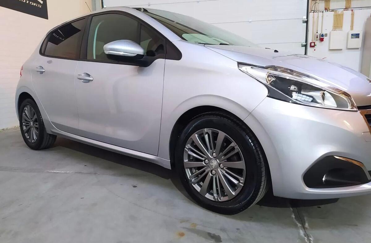 PEUGEOT 208 1.6 BlueHDi Allure