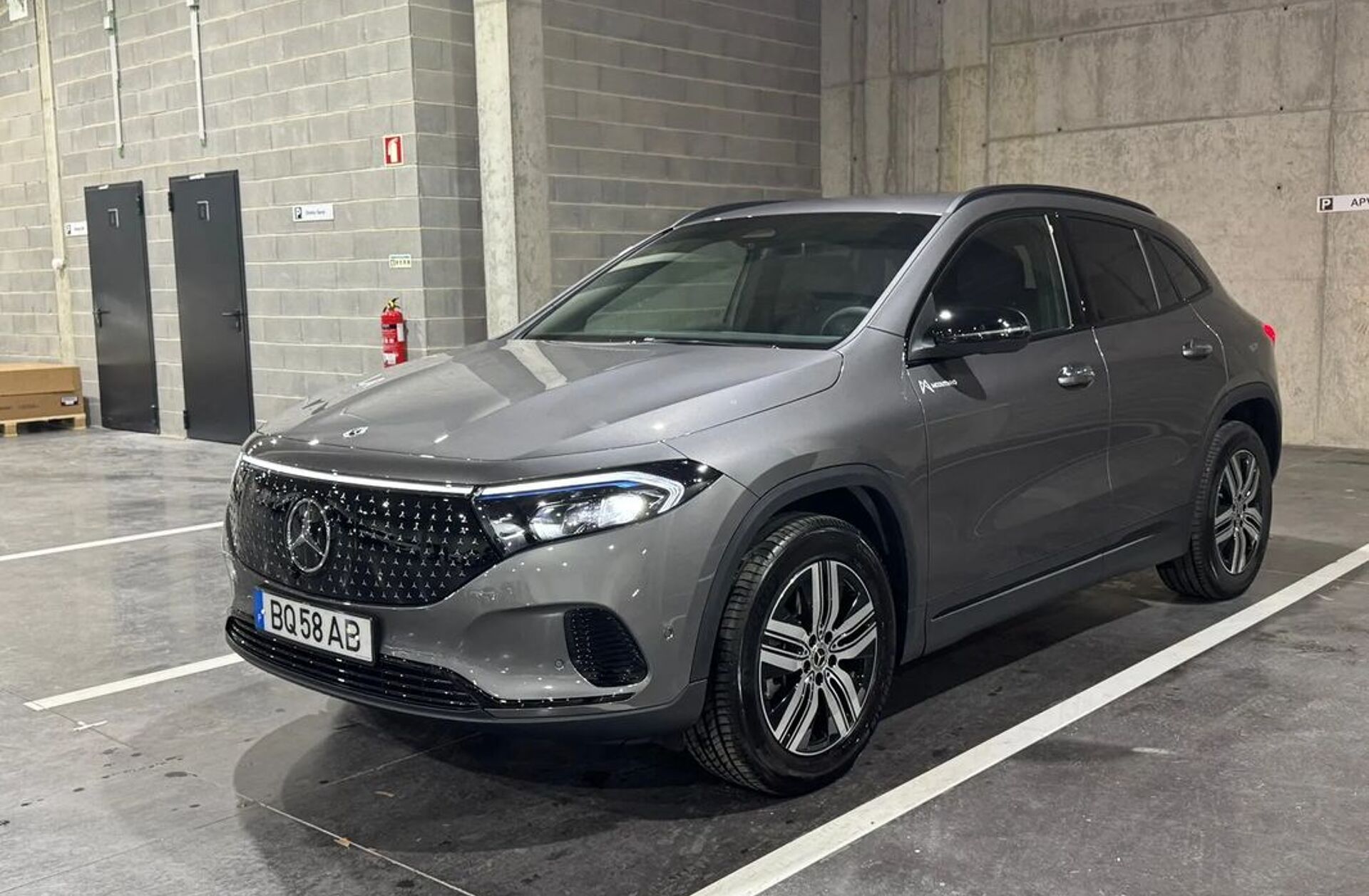 MERCEDES EQA 250+ Electric Art