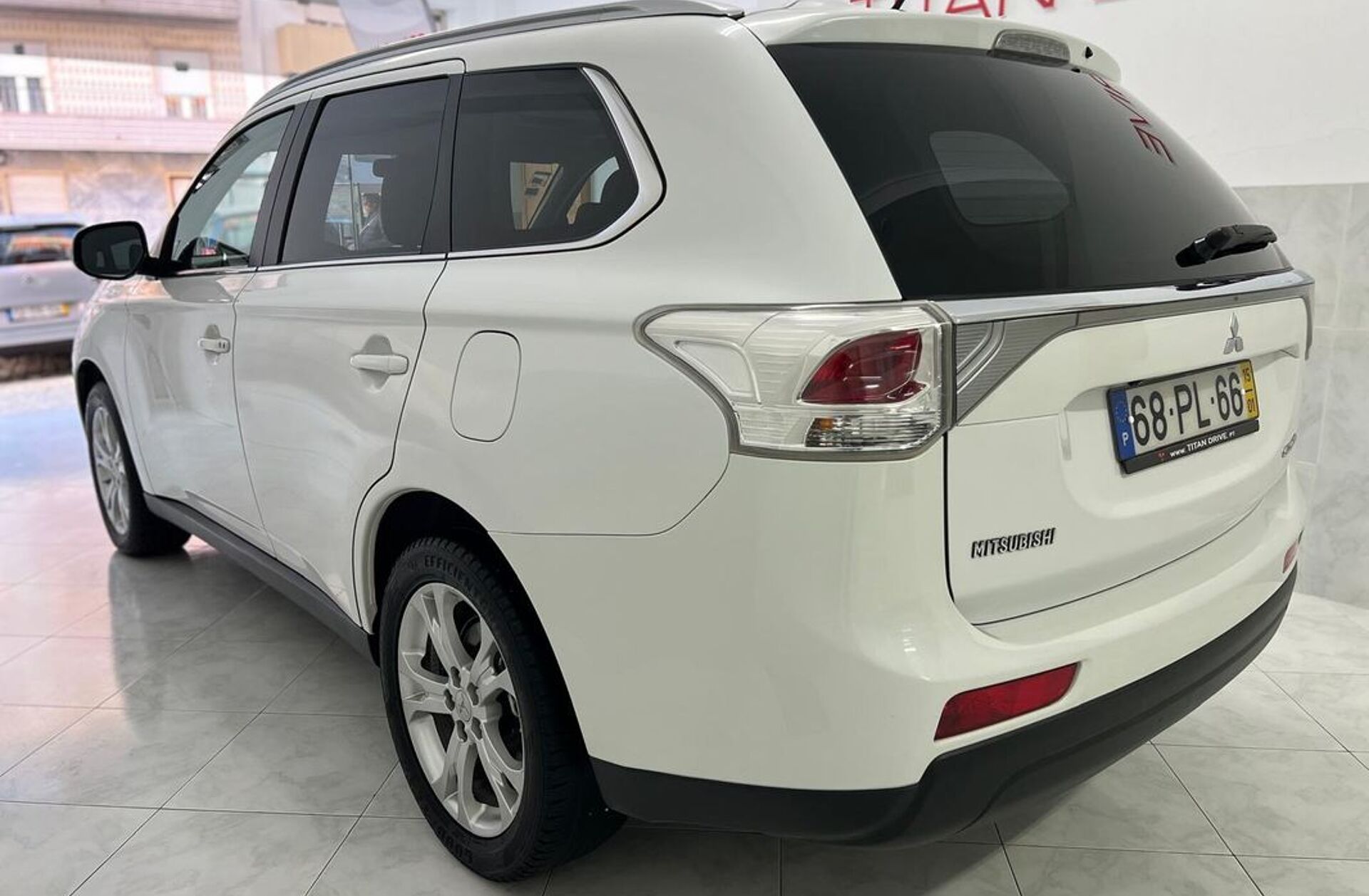 MITSUBISHI Outlander 2.2 DI-D Instyle Navi