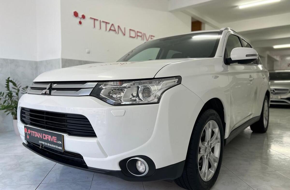 MITSUBISHI Outlander 2.2 DI-D Instyle Navi
