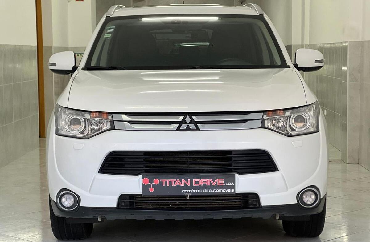 MITSUBISHI Outlander 2.2 DI-D Instyle Navi