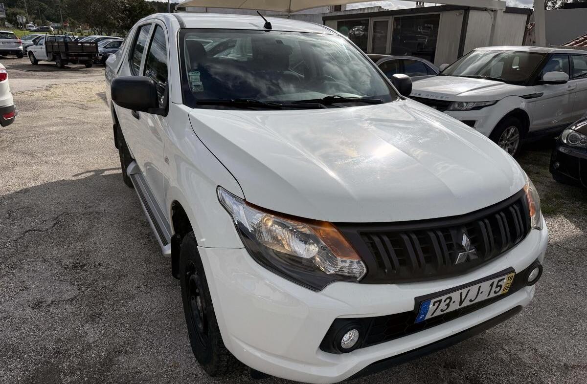 MITSUBISHI L 200 2.4 DI-D CD Invite 4WD