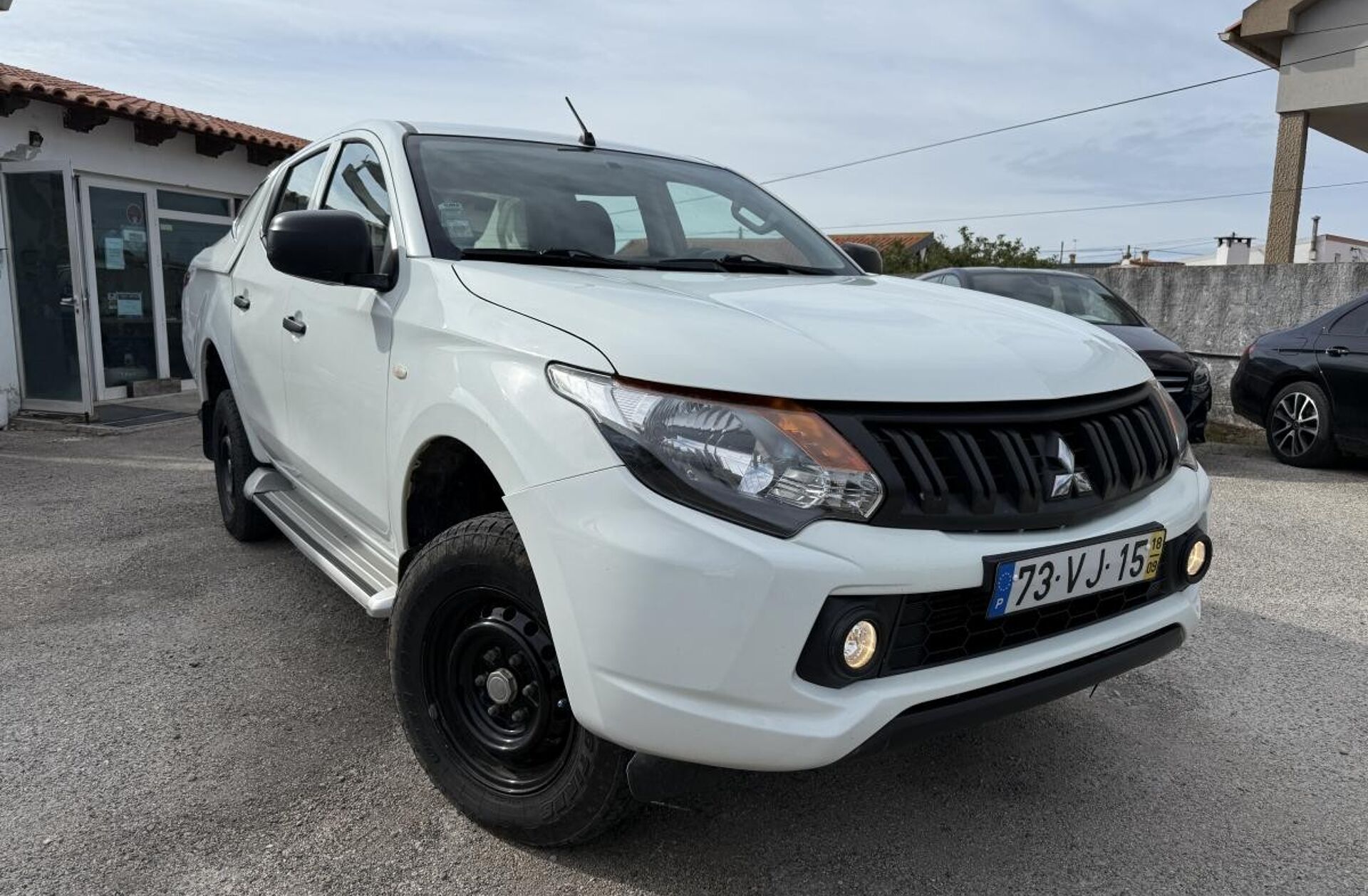 MITSUBISHI L 200 2.4 DI-D CD Invite 4WD