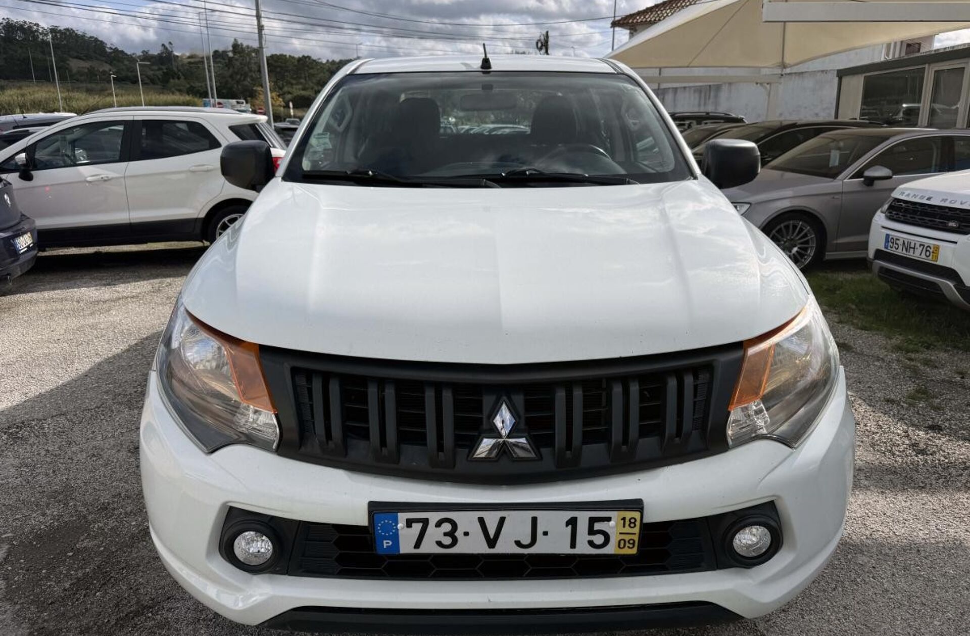 MITSUBISHI L 200 2.4 DI-D CD Invite 4WD
