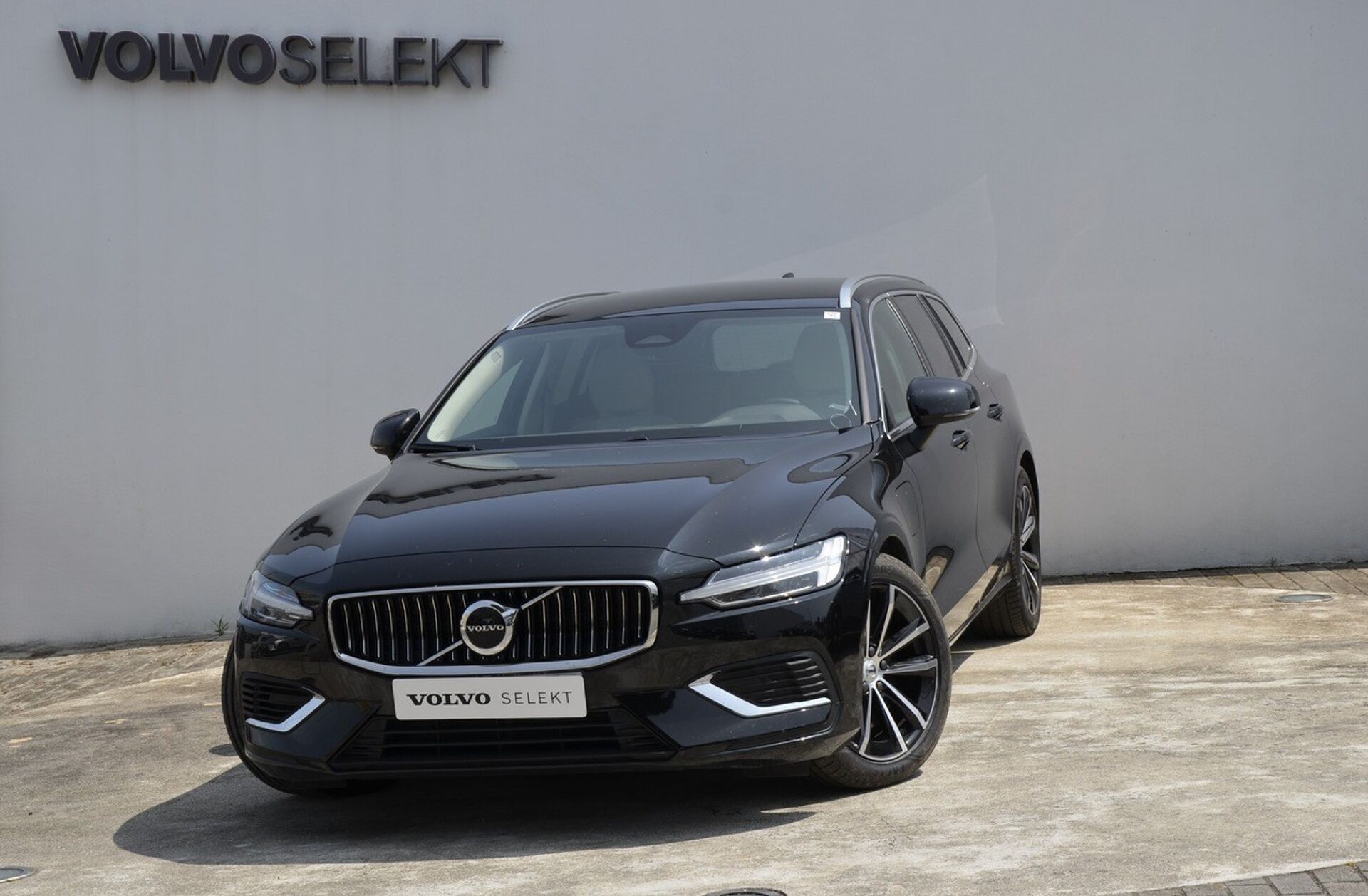 VOLVO V60 T6 Hibrido Plug-in Core Bright