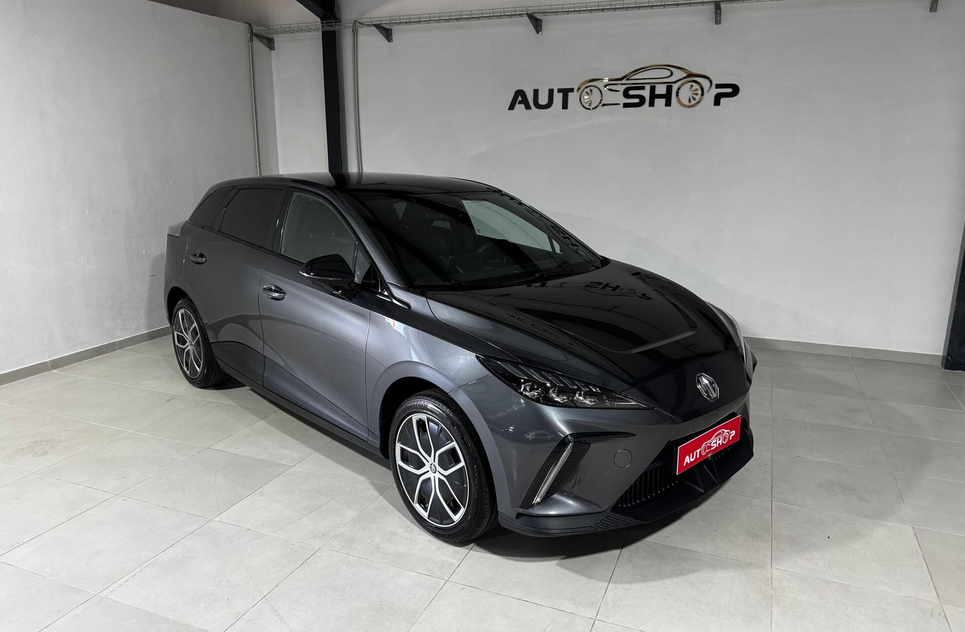 MG MG4 77 kWh Extended Range Luxury