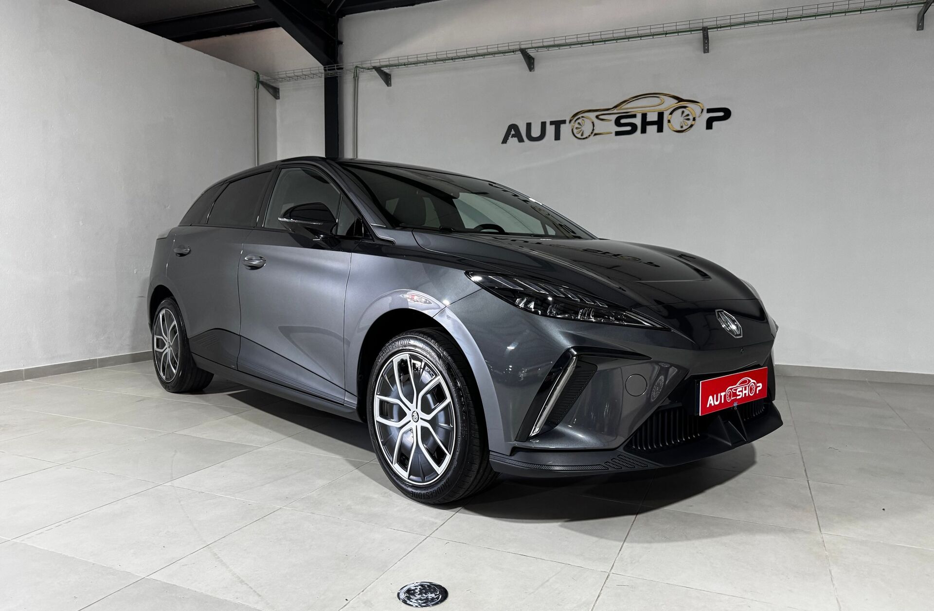 MG MG4 77 kWh Extended Range Luxury