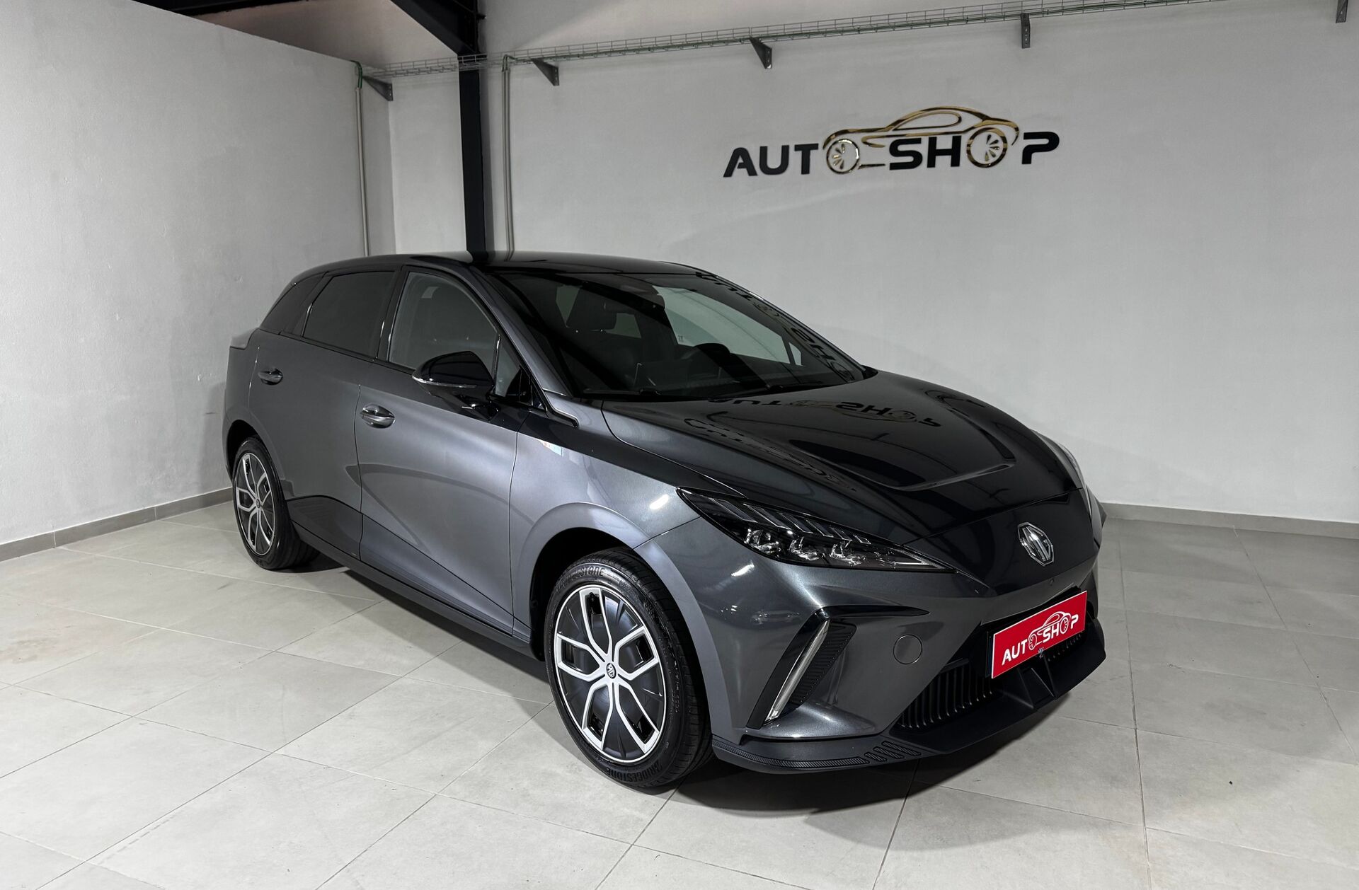 MG MG4 77 kWh Extended Range Luxury