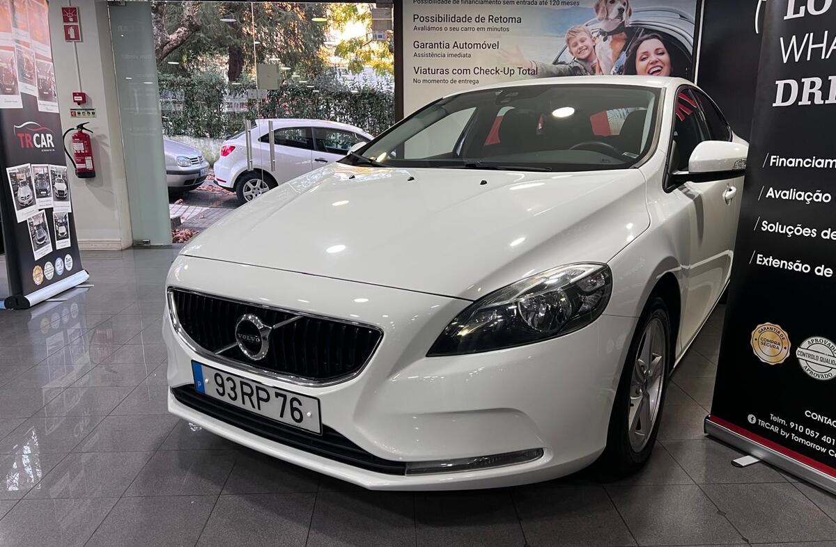 VOLVO V40 2.0 D4 Momentum