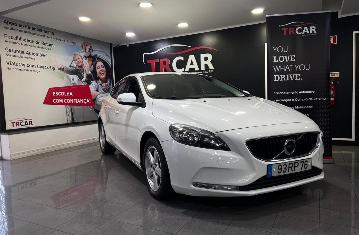 VOLVO V40 2.0 D4 Momentum