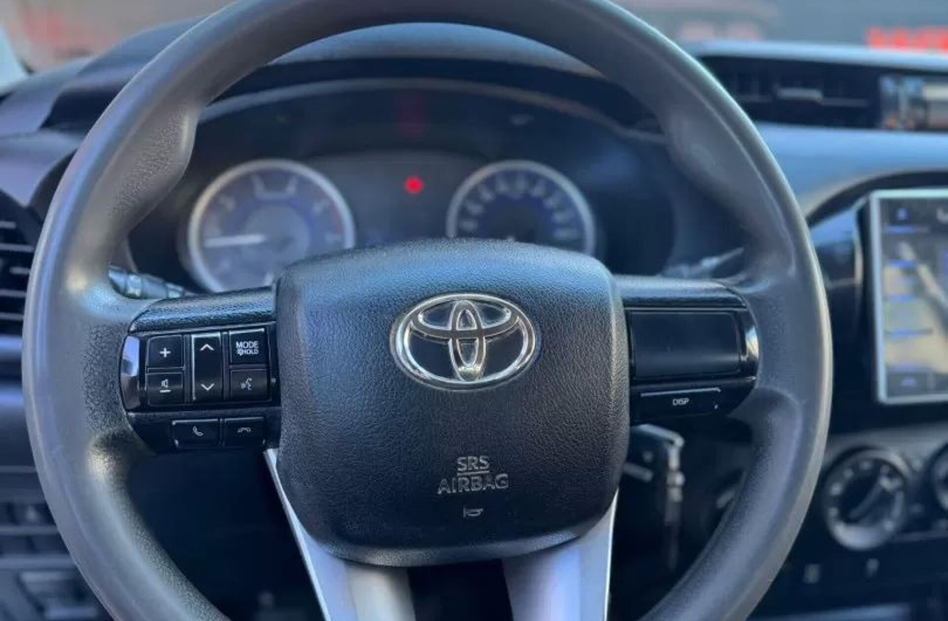 TOYOTA Hilux 2.4 D-4D 4WD CD CM