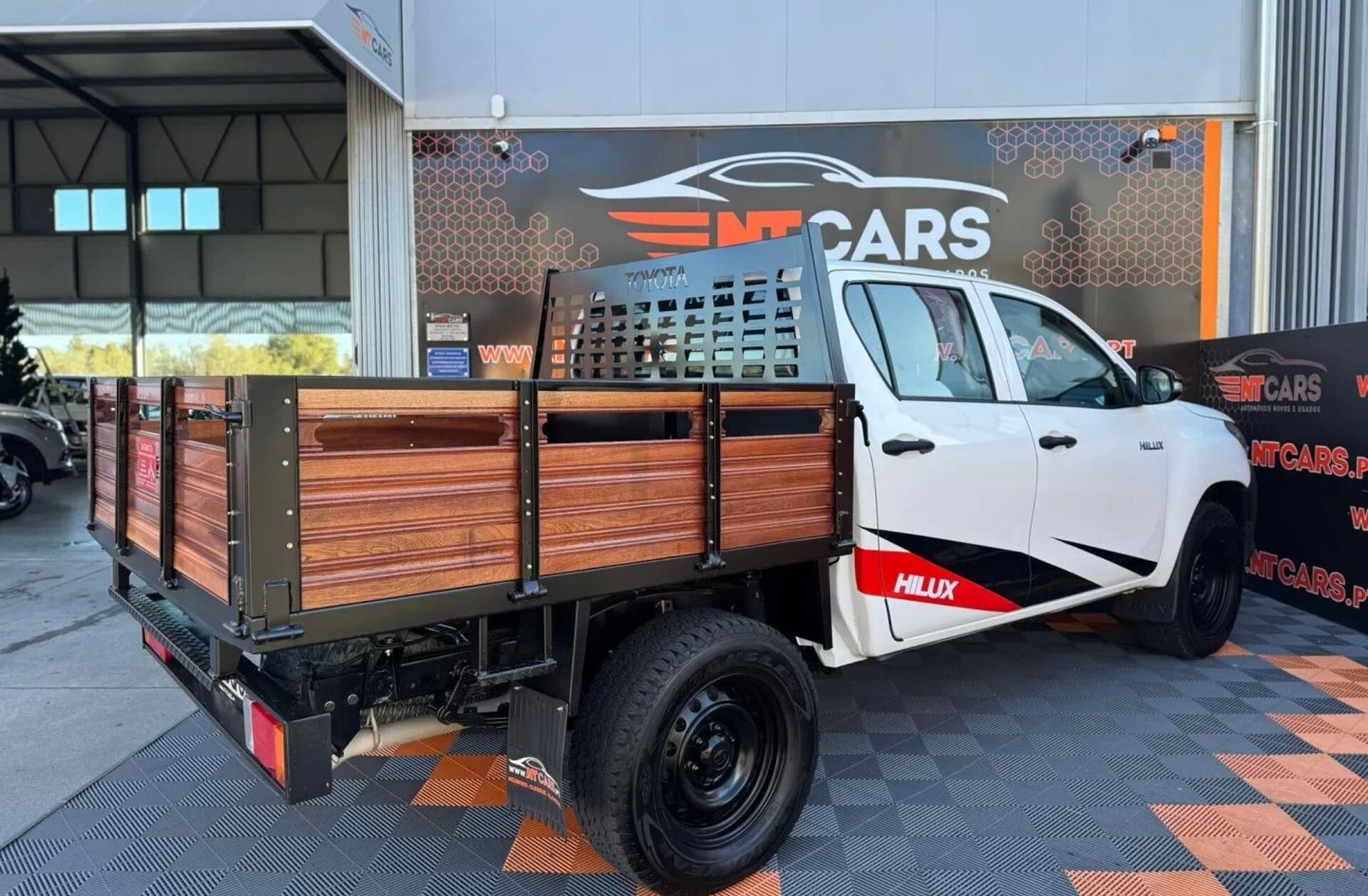 TOYOTA Hilux 2.4 D-4D 4WD CD CM