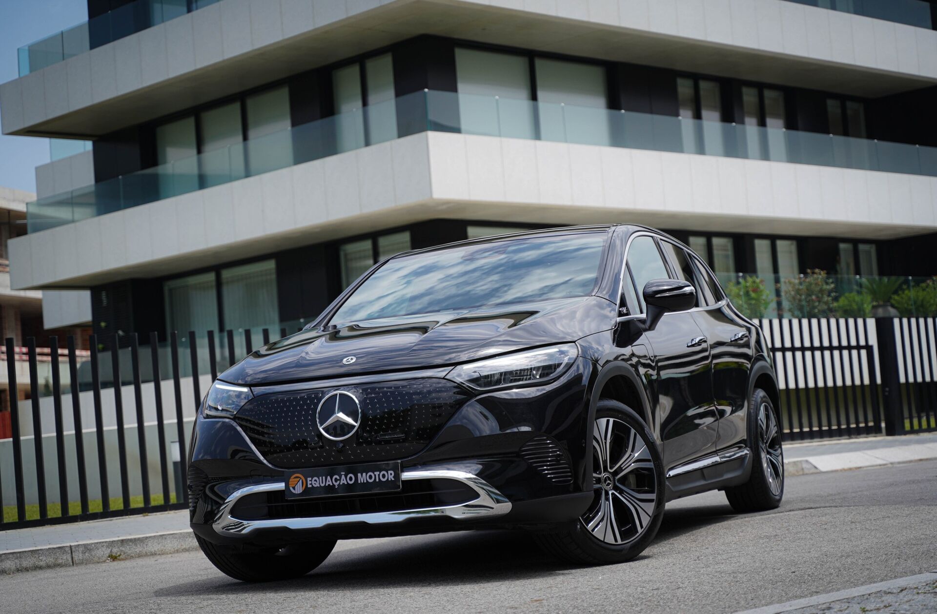 MERCEDES EQE SUV 350+