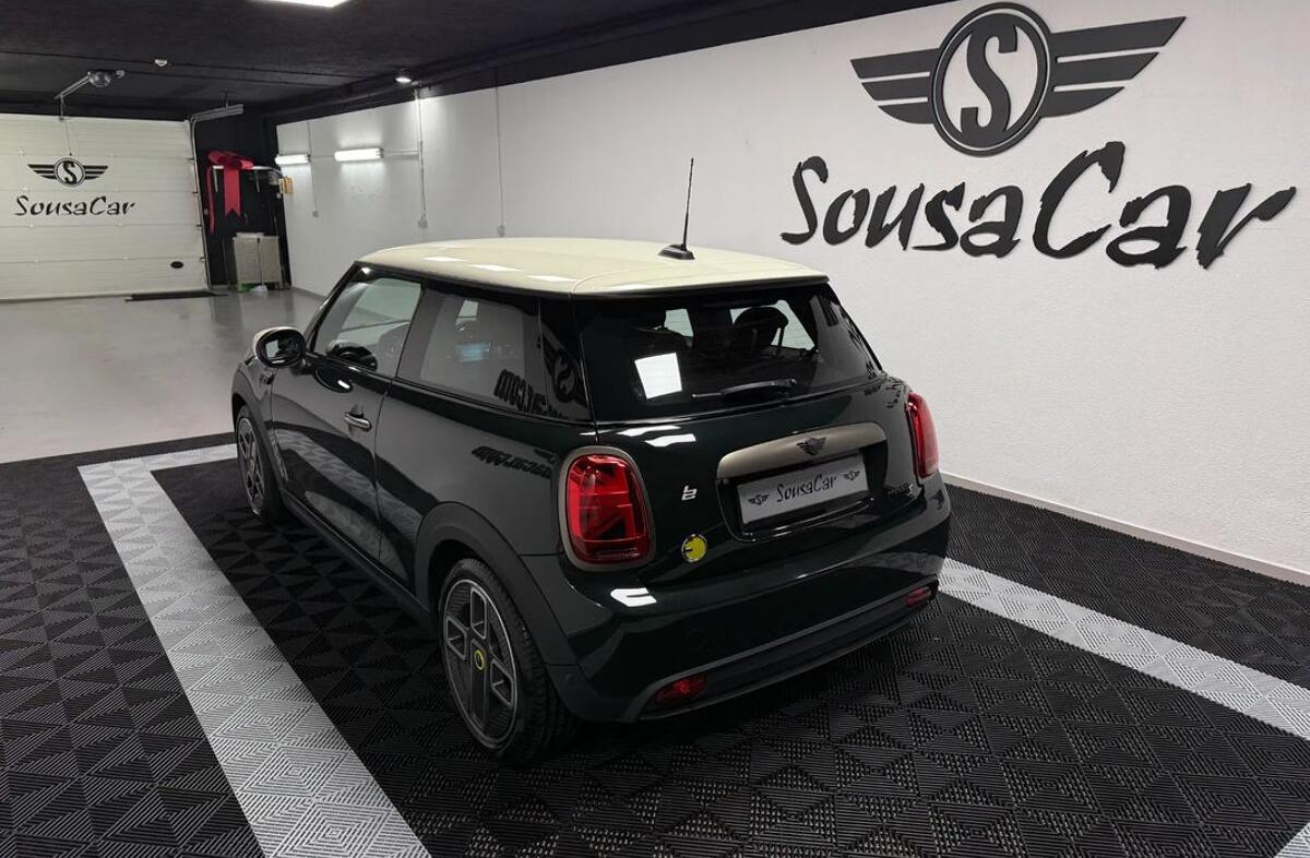 MINI Mini Cooper SE Resolute Edition