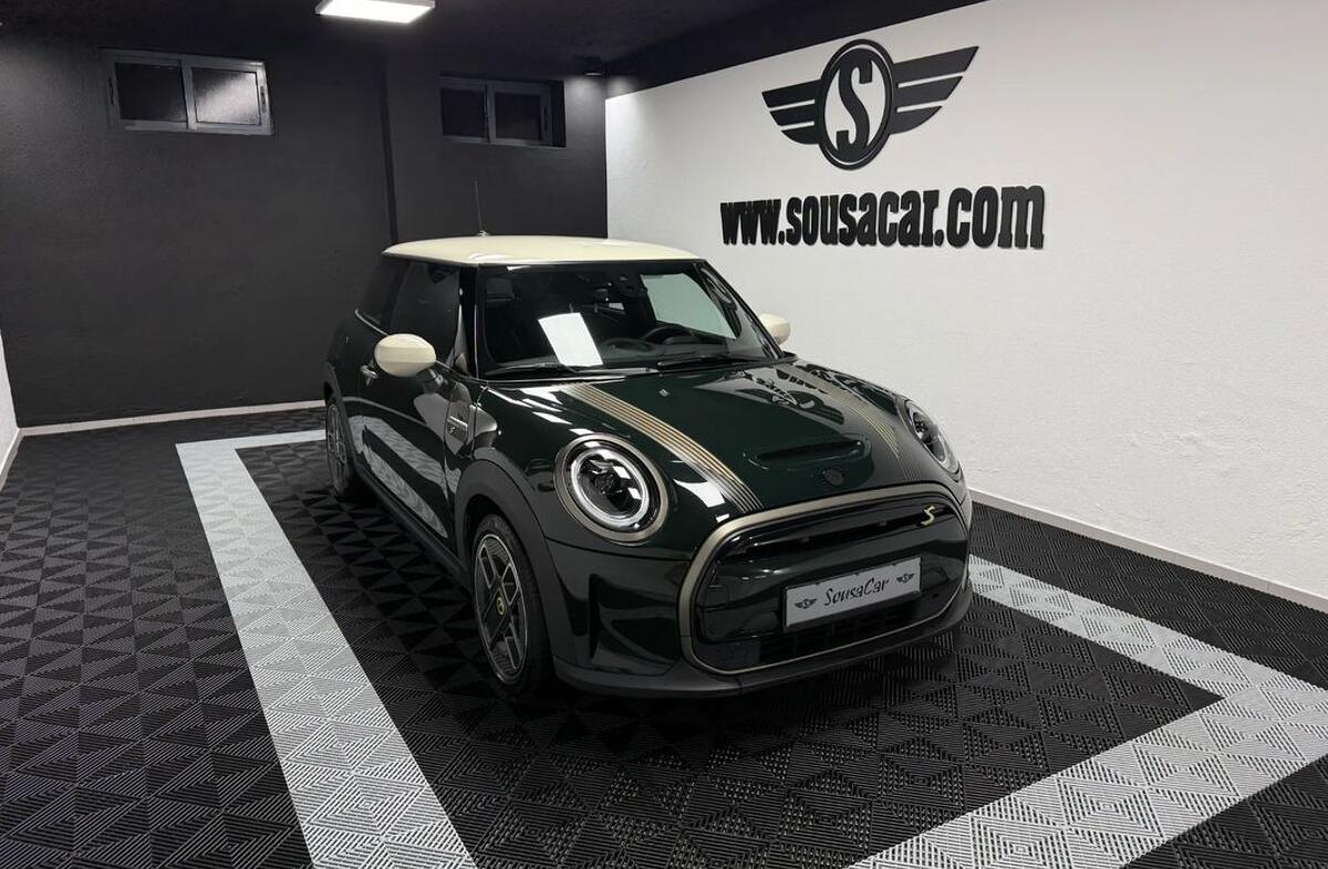 MINI Mini Cooper SE Resolute Edition