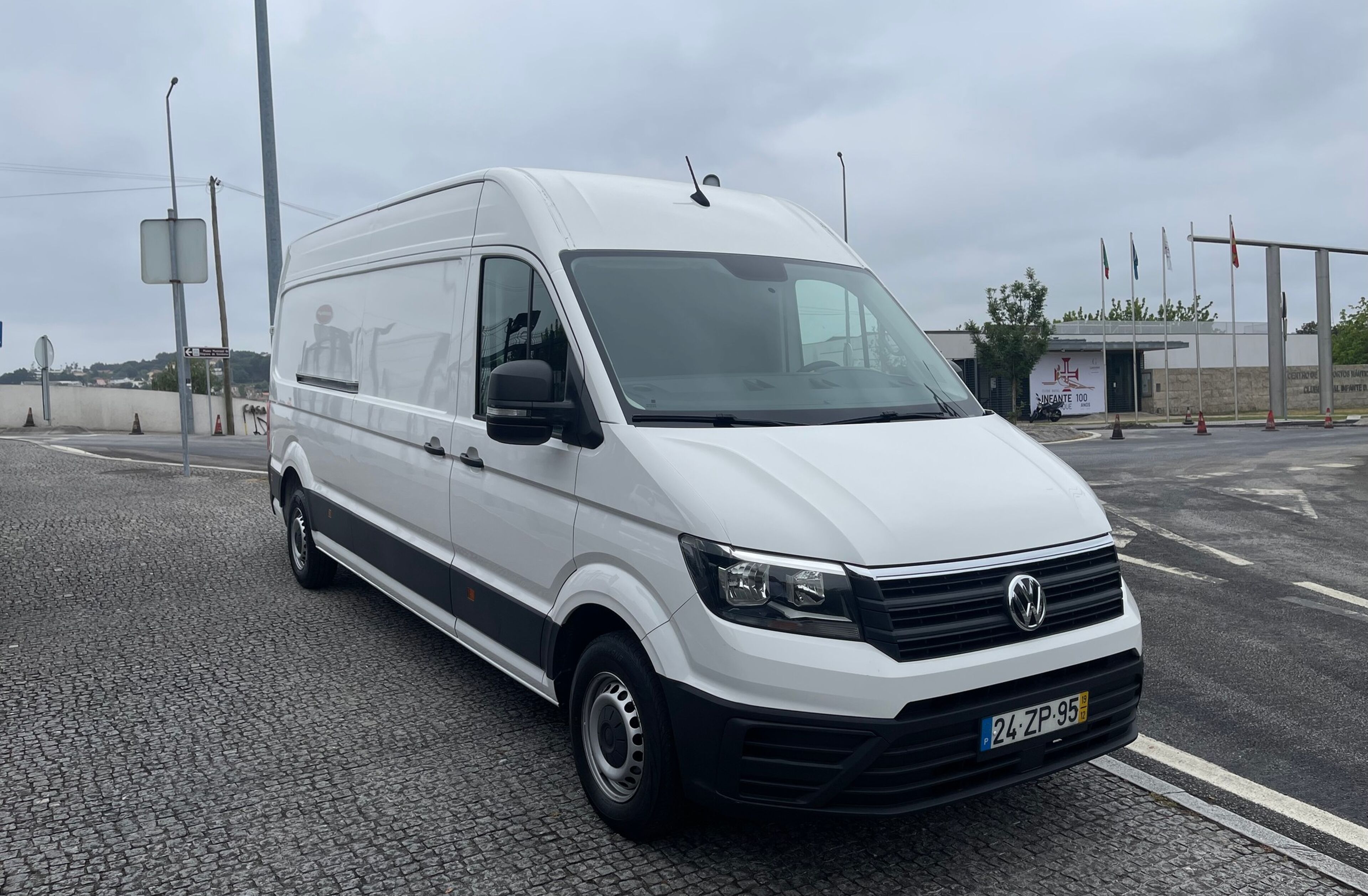 VOLKSWAGEN Crafter 35 2.0 TDI L3H3 Médio TA