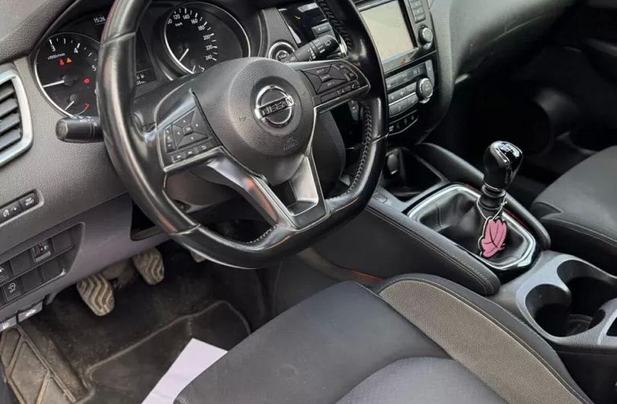NISSAN Qashqai 1.5 dCi N-Connecta J18