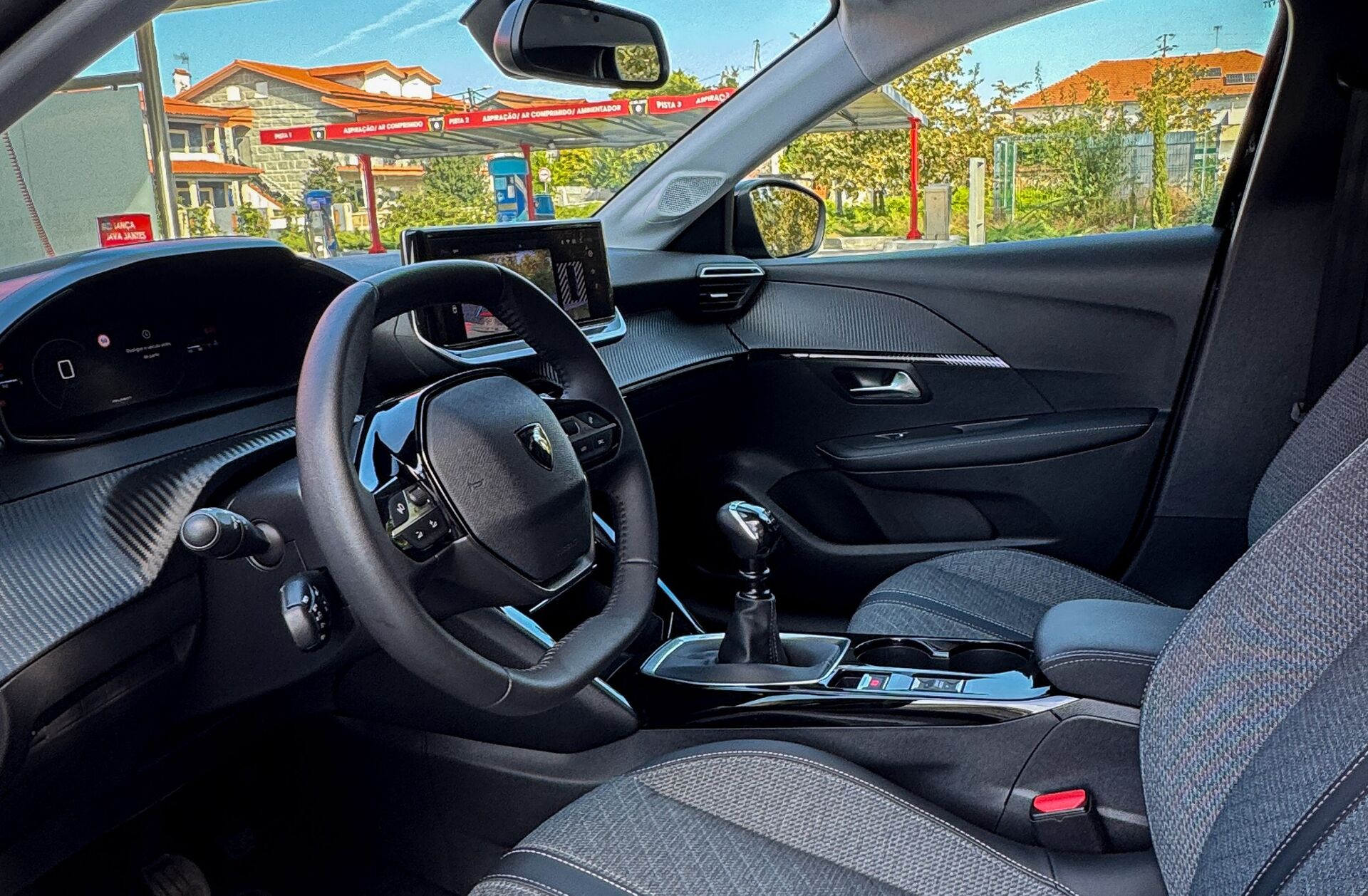 PEUGEOT 208 1.2 PureTech Allure