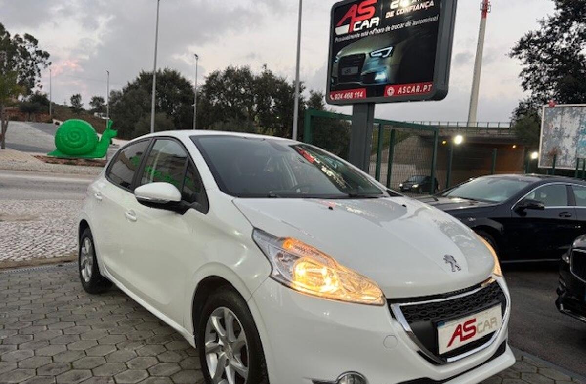 PEUGEOT 208 1.4 HDi SE Style