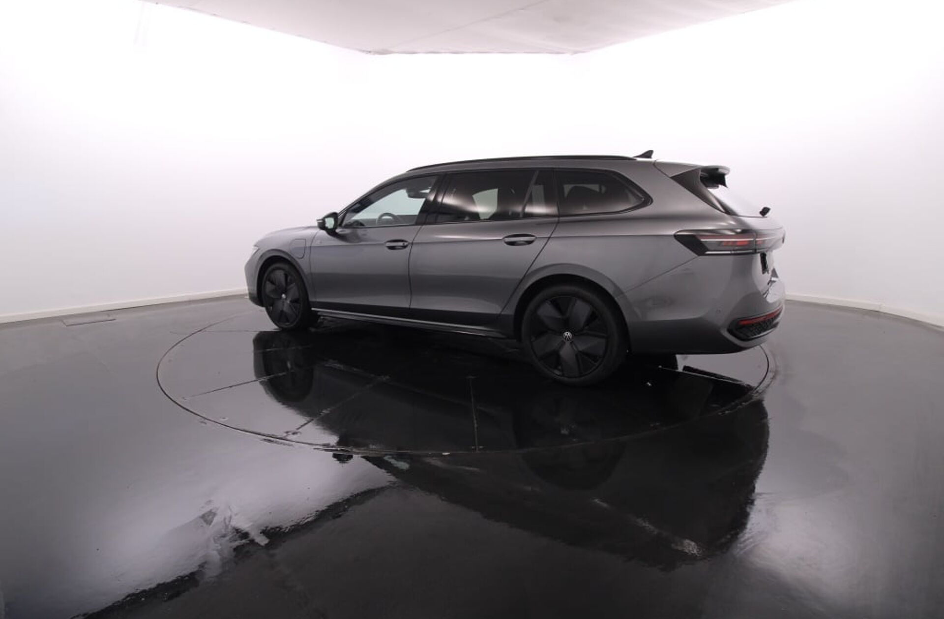 VOLKSWAGEN Passat V. 1.5 TSI eHybrid R-Line DSG