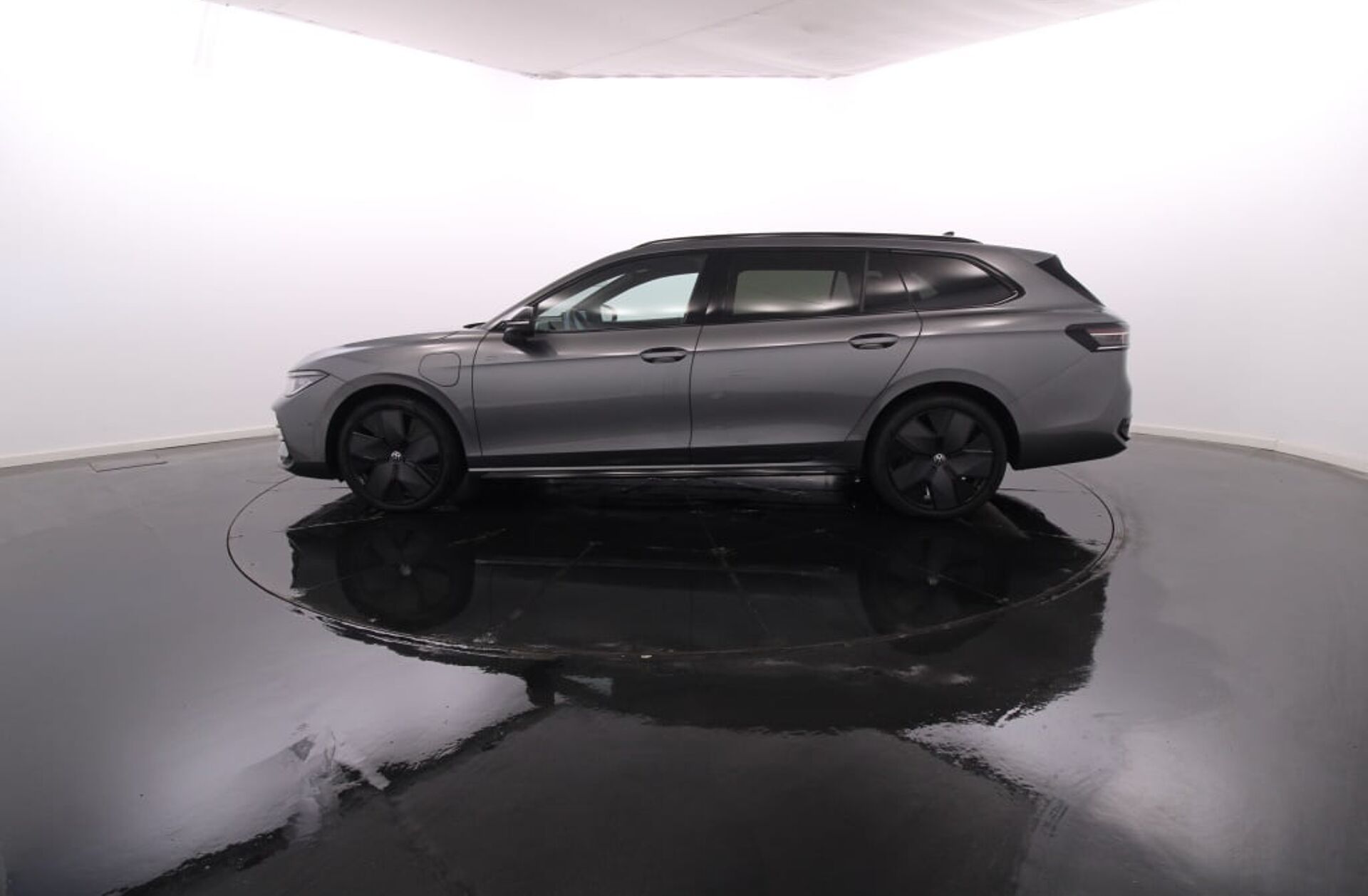 VOLKSWAGEN Passat V. 1.5 TSI eHybrid R-Line DSG