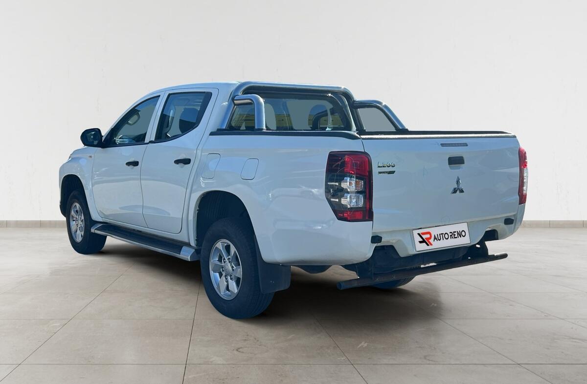 MITSUBISHI L 200 2.3 DI-D Space Cab Invite 2WD