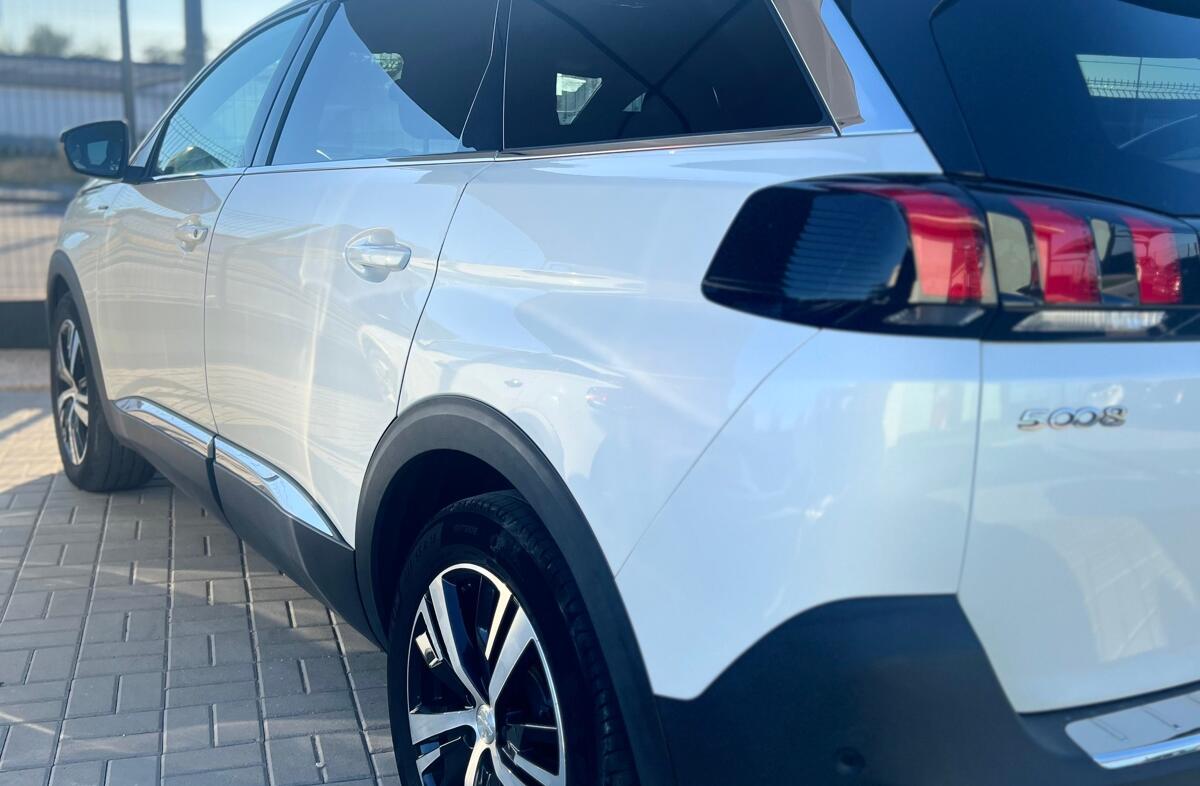 PEUGEOT 5008 1.5 BlueHDi GT Line