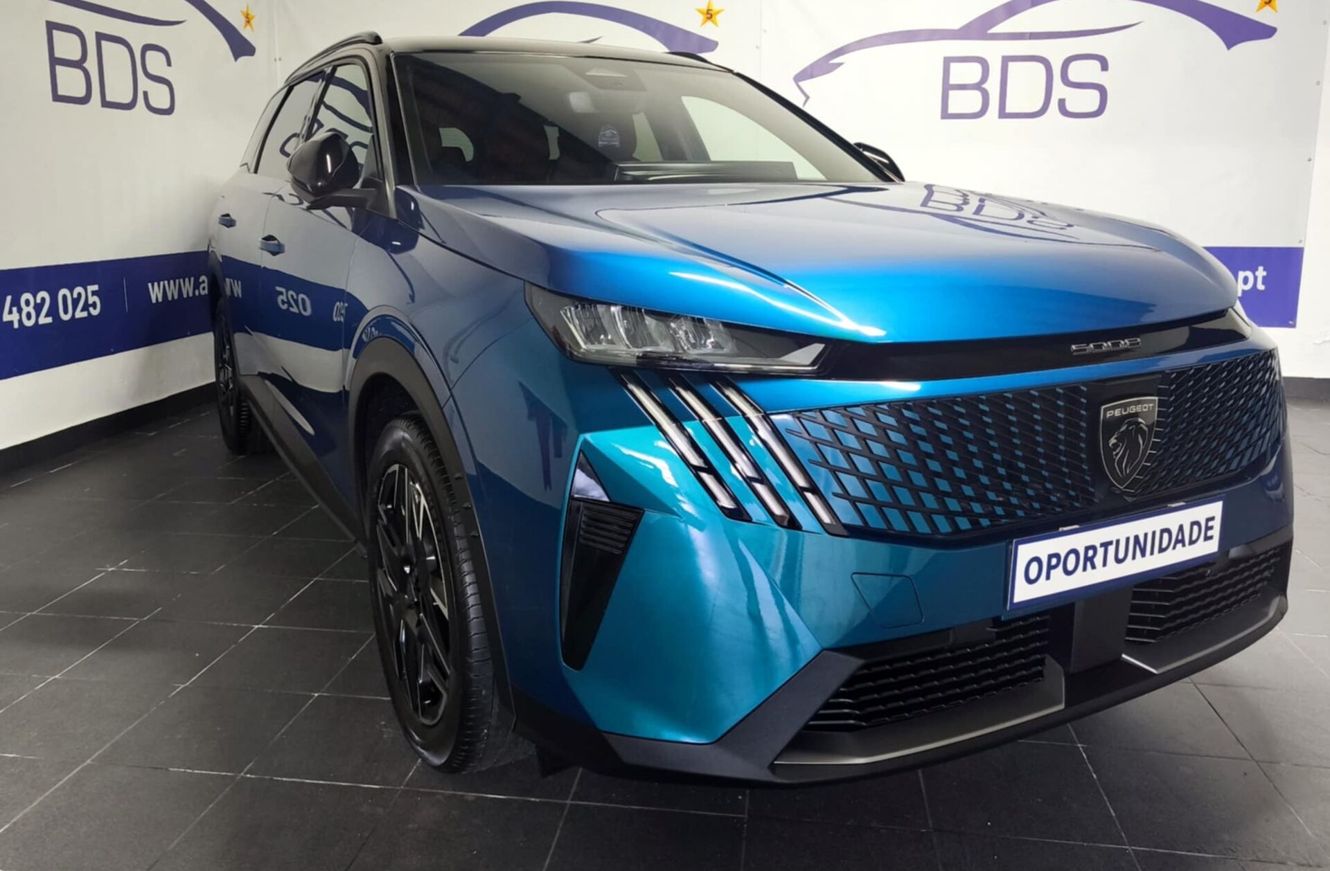 PEUGEOT 5008 1.2 Hybrid Allure e-DCS6