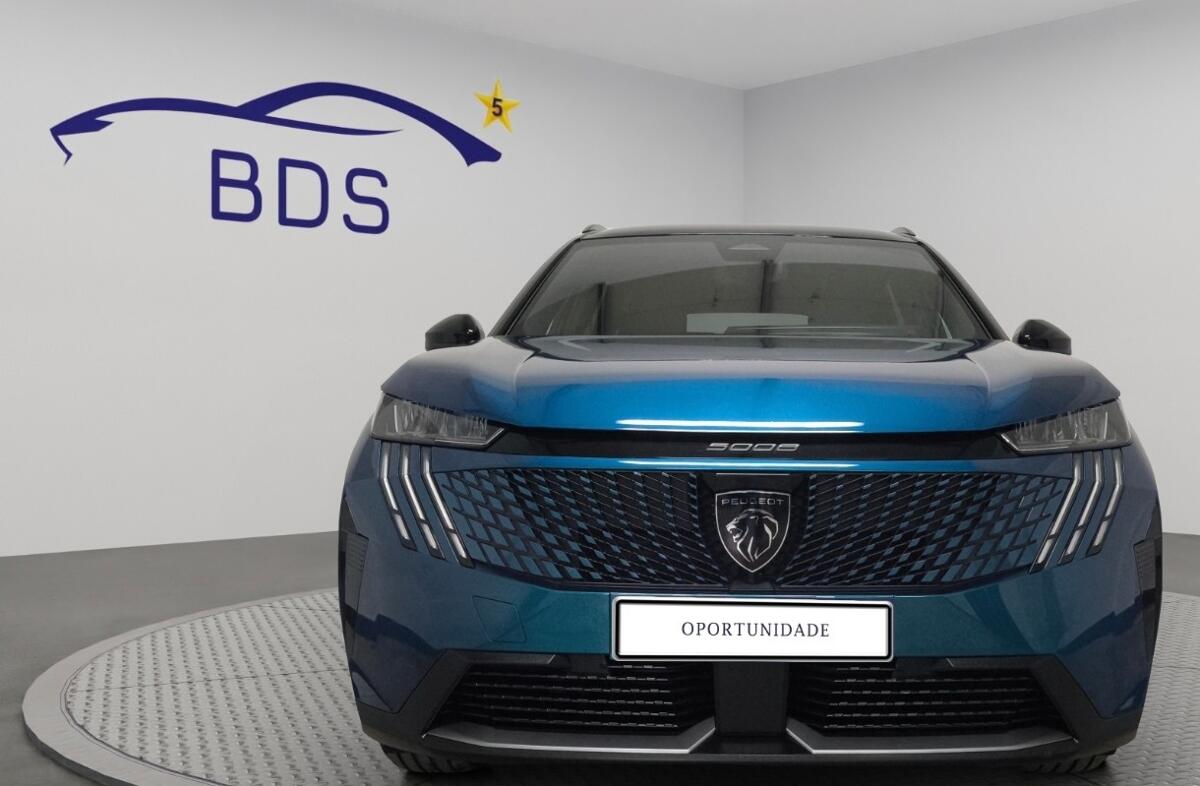 PEUGEOT 5008 1.2 Hybrid Allure e-DCS6